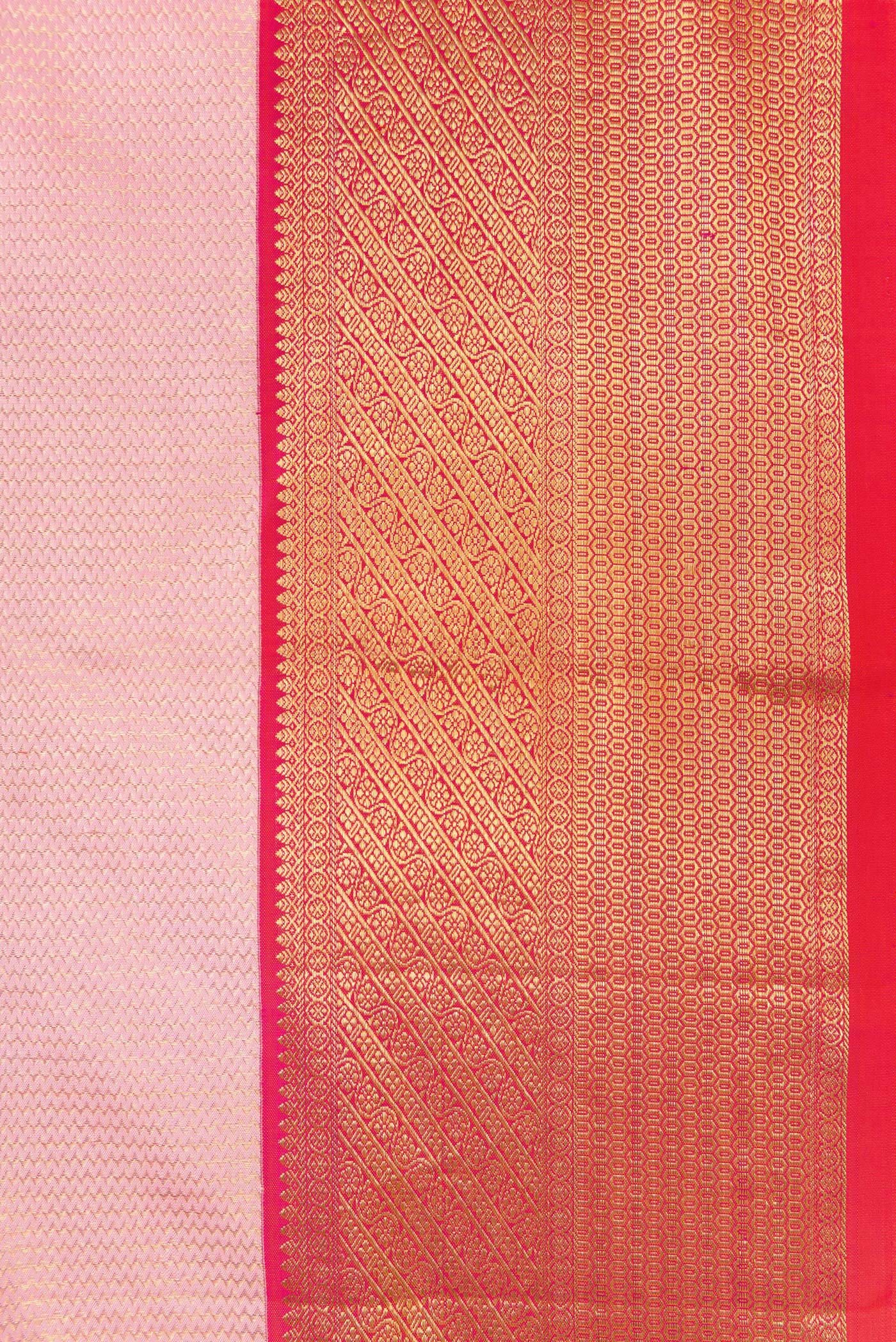 Border image of Pink Dual Tone Kanchipuram Silk Saree with Zari Brocade on the body and Zari Border. 