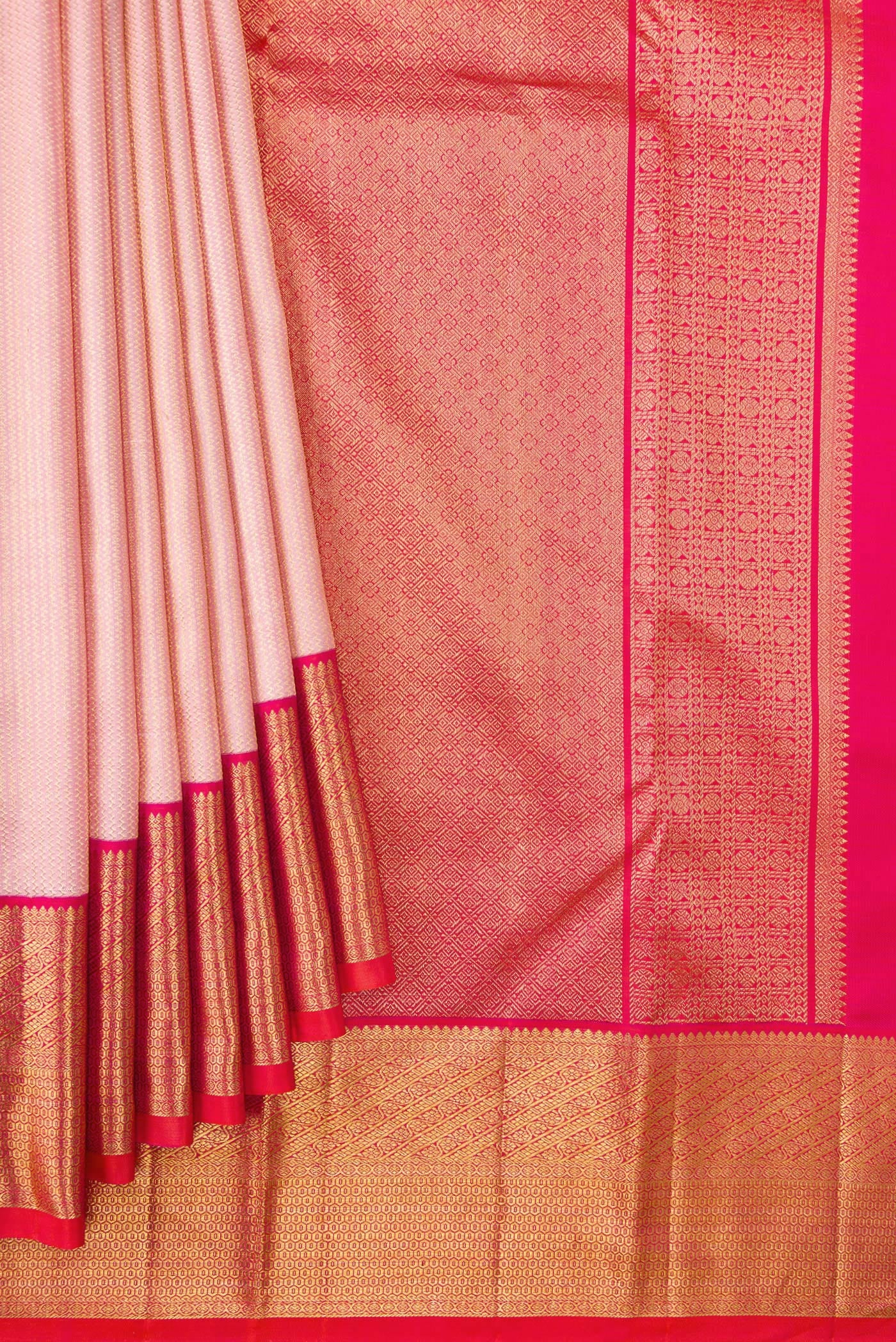Pleats and pallu of Pink Dual Tone Kanchipuram Silk Saree with Zari Brocade on the body and Zari Border. 