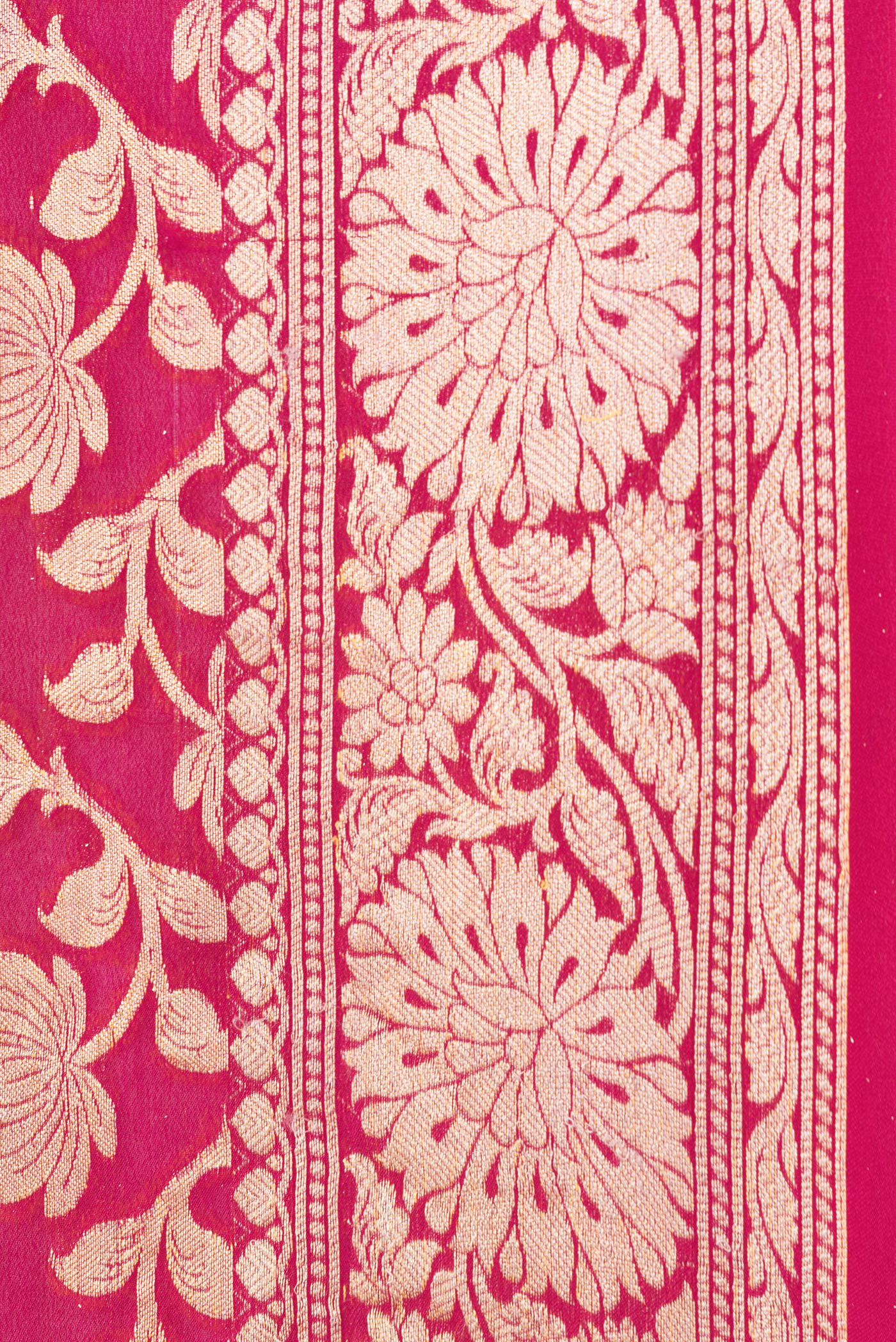 Border image of Pink Dual Tone Mysore Georgette Saree with Zari Brocade on the body and Thread Border. 
