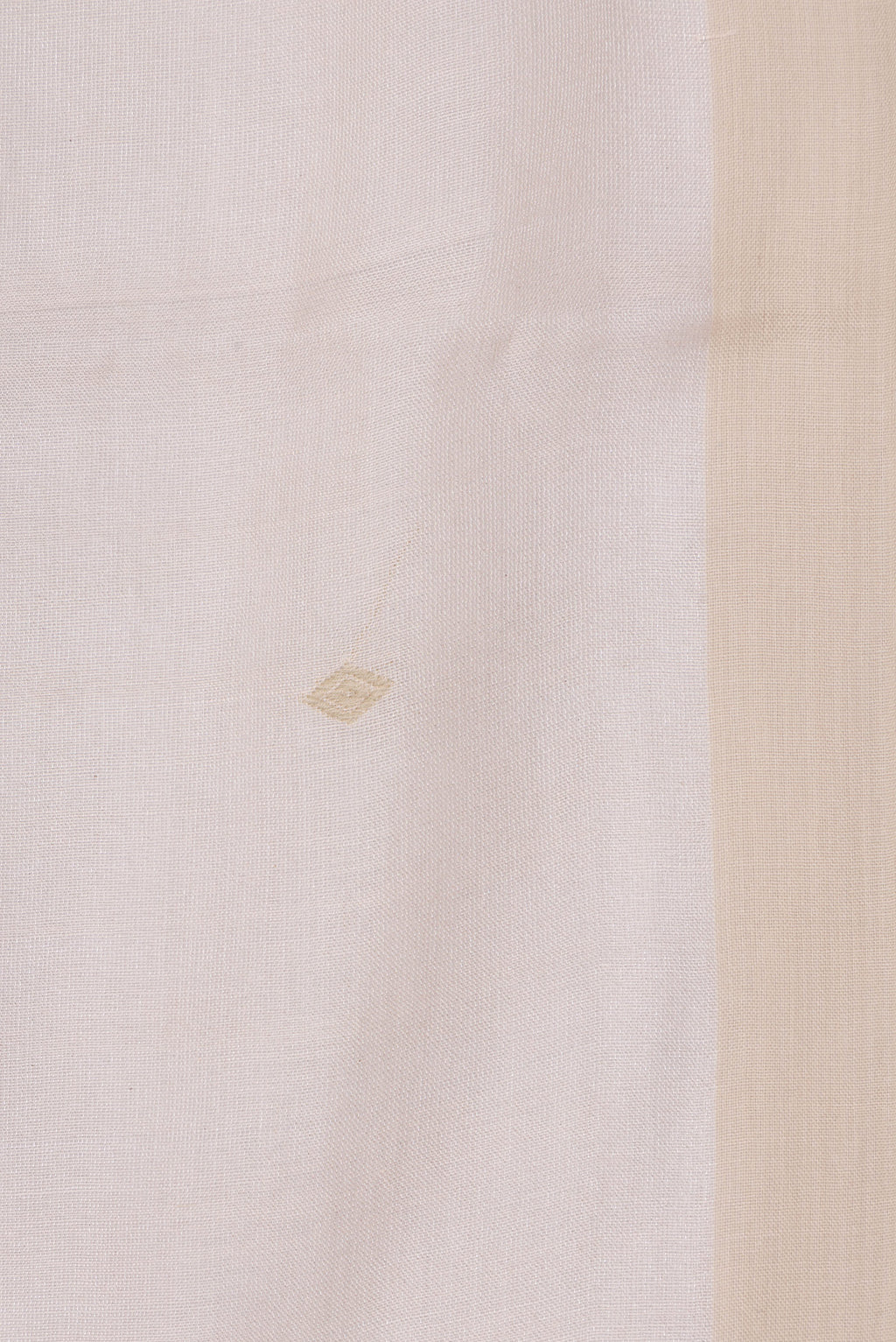 Border image of Rose Gold Dual Tone Tussar Silk Saree with Zari Butta on the body and Plain Border. 