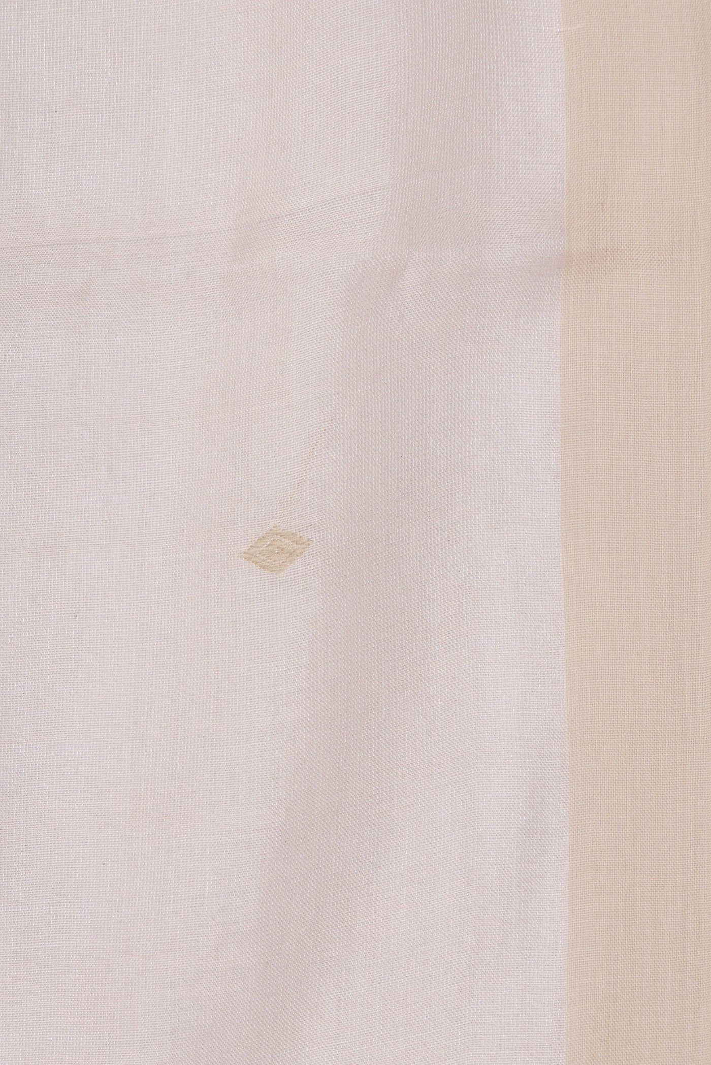Border image of Rose Gold Dual Tone Tussar Silk Saree with Zari Butta on the body and Plain Border. 