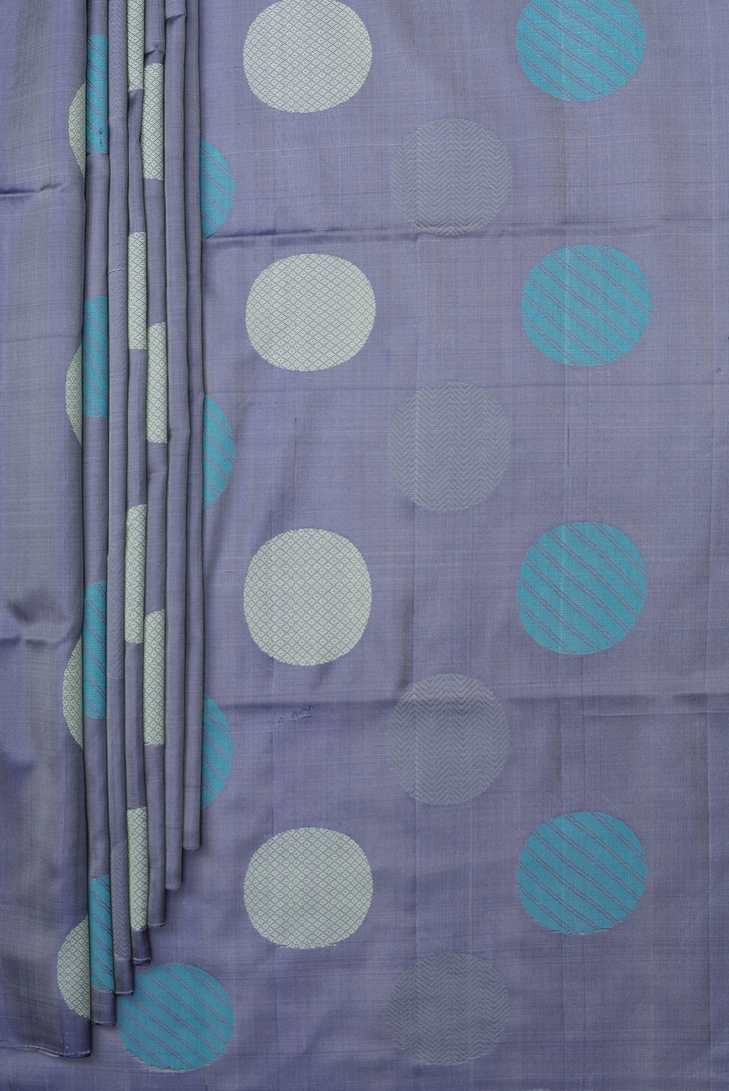 Pleats and pallu of Pure Silk Maya Blue Dual Tone Soft Saree with Thread Butta on the body and Without Border. 