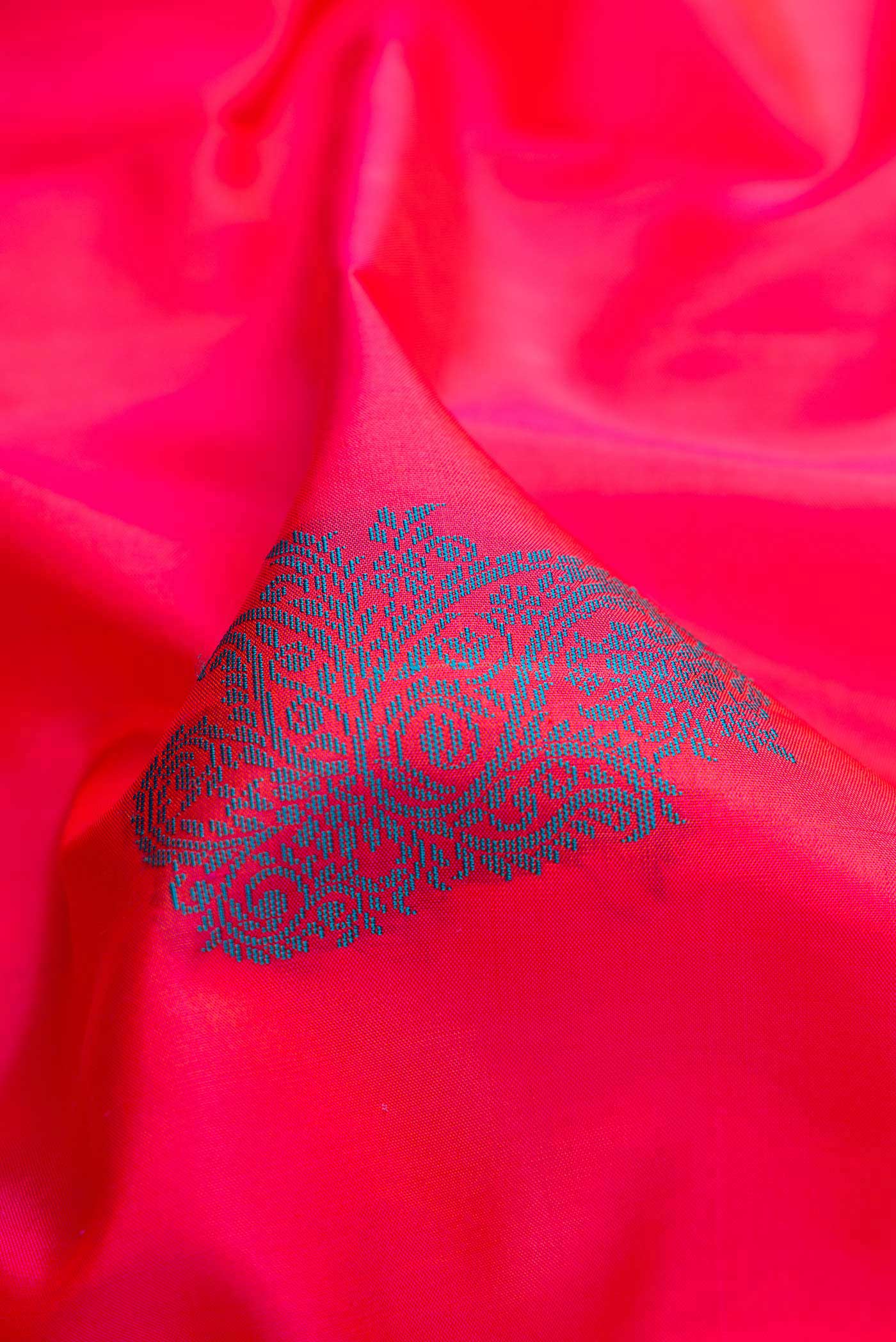 Close up of Pink Dual Tone Soft Silk Saree with Thread Butta on the body and Plain Border.  displaying folds