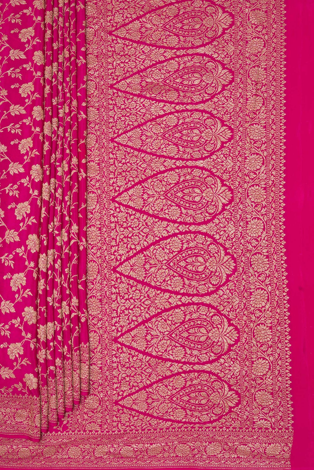 Pleats and pallu of Magenta Banarasi Georgette Saree with Zari Brocade on the body and Zari Border. 