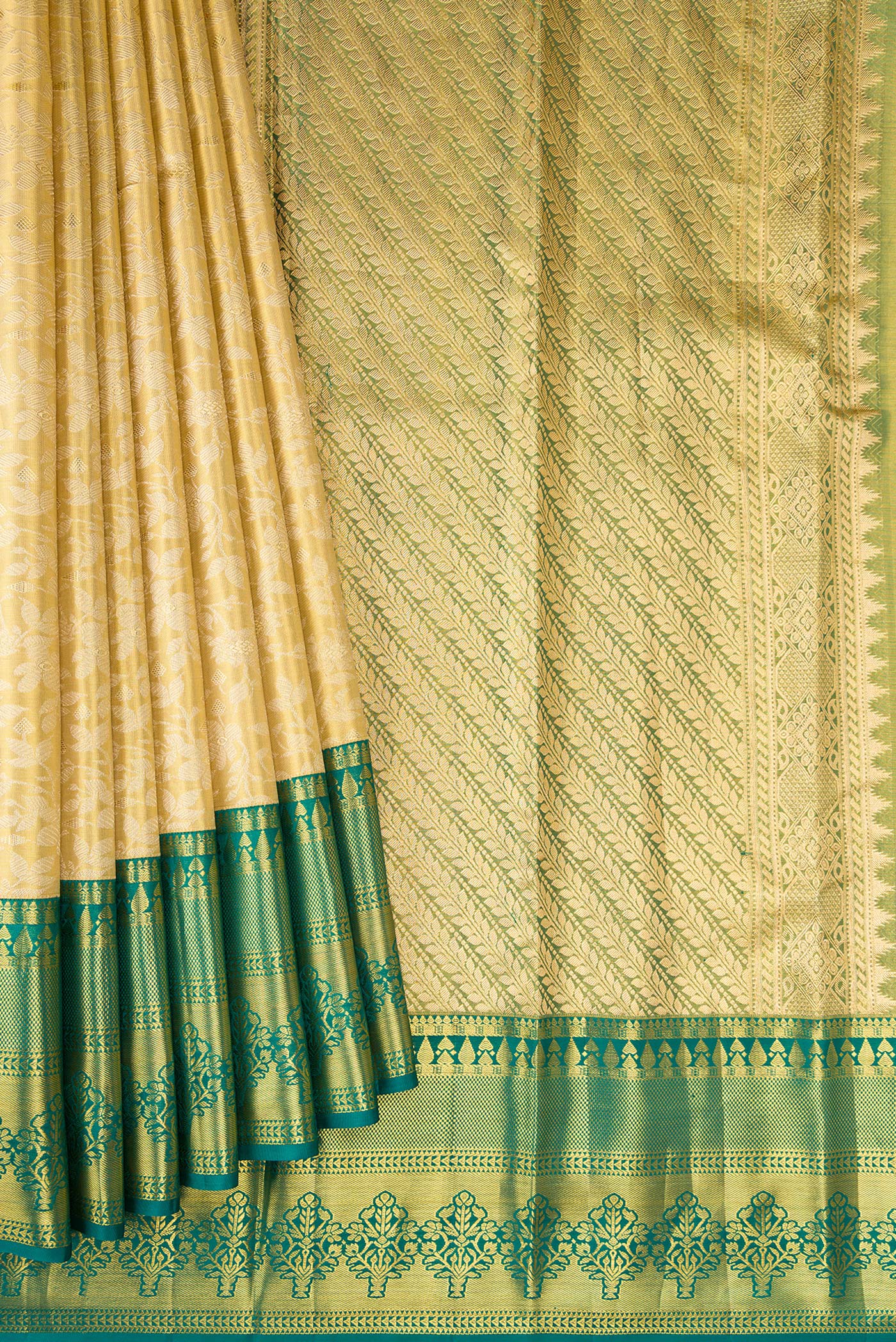 Pleats and pallu of Gold Dual Tone Kanjivaram Tissue Silk Saree with Zari Brocade on the body and Fancy Border. 