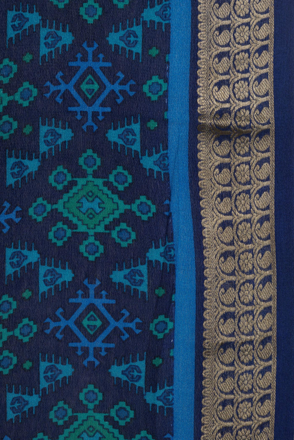 Border image of Navy Blue Dual Tone Crepe Saree with Printed design on the body and Zari Border. 