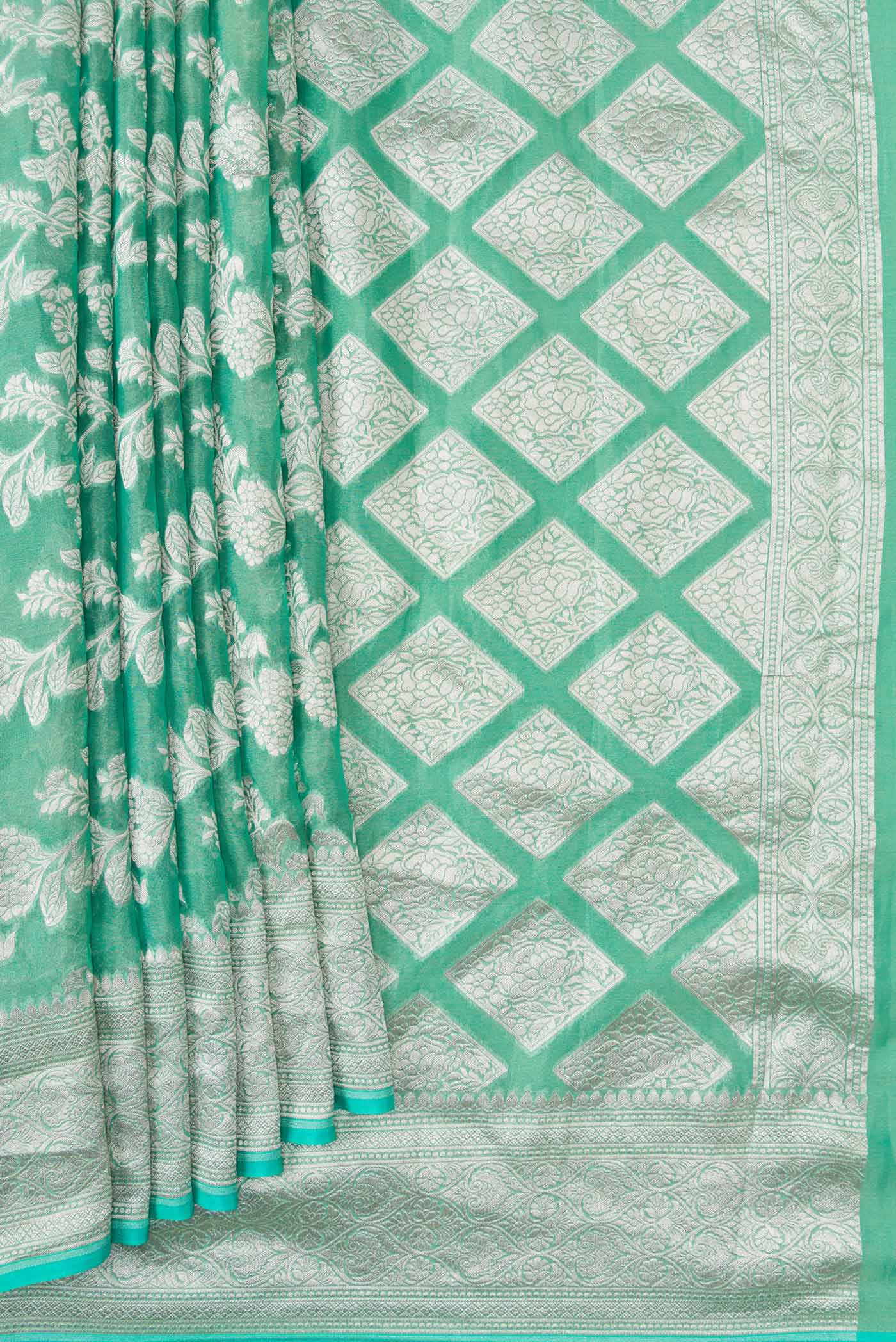 Pleats and pallu of Green Dual Tone Banarasi Georgette Saree with Zari Brocade on the body and Zari Border. 