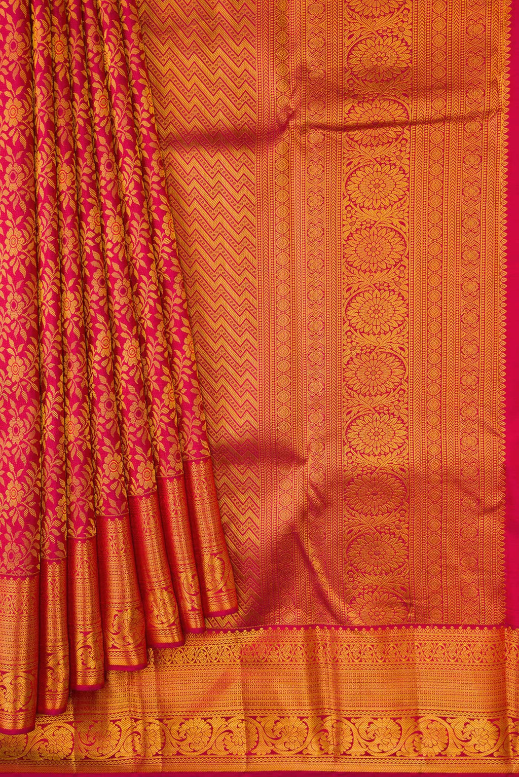 Pleats and pallu of Pink Dual Tone Kanjivaram Silk Saree with Zari Brocade on the body and Zari Border. 