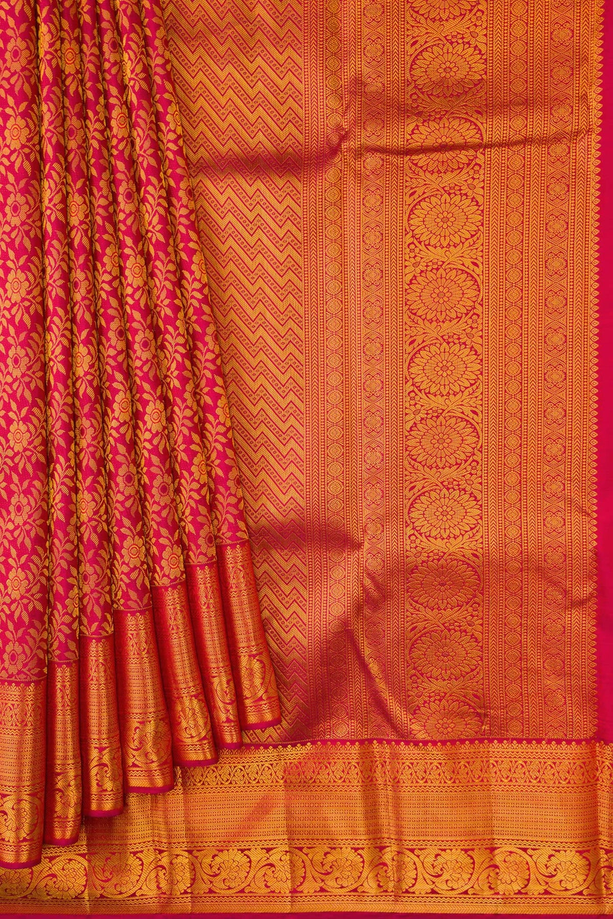 Pleats and pallu of Pink Dual Tone Kanjivaram Silk Saree with Zari Brocade on the body and Zari Border. 