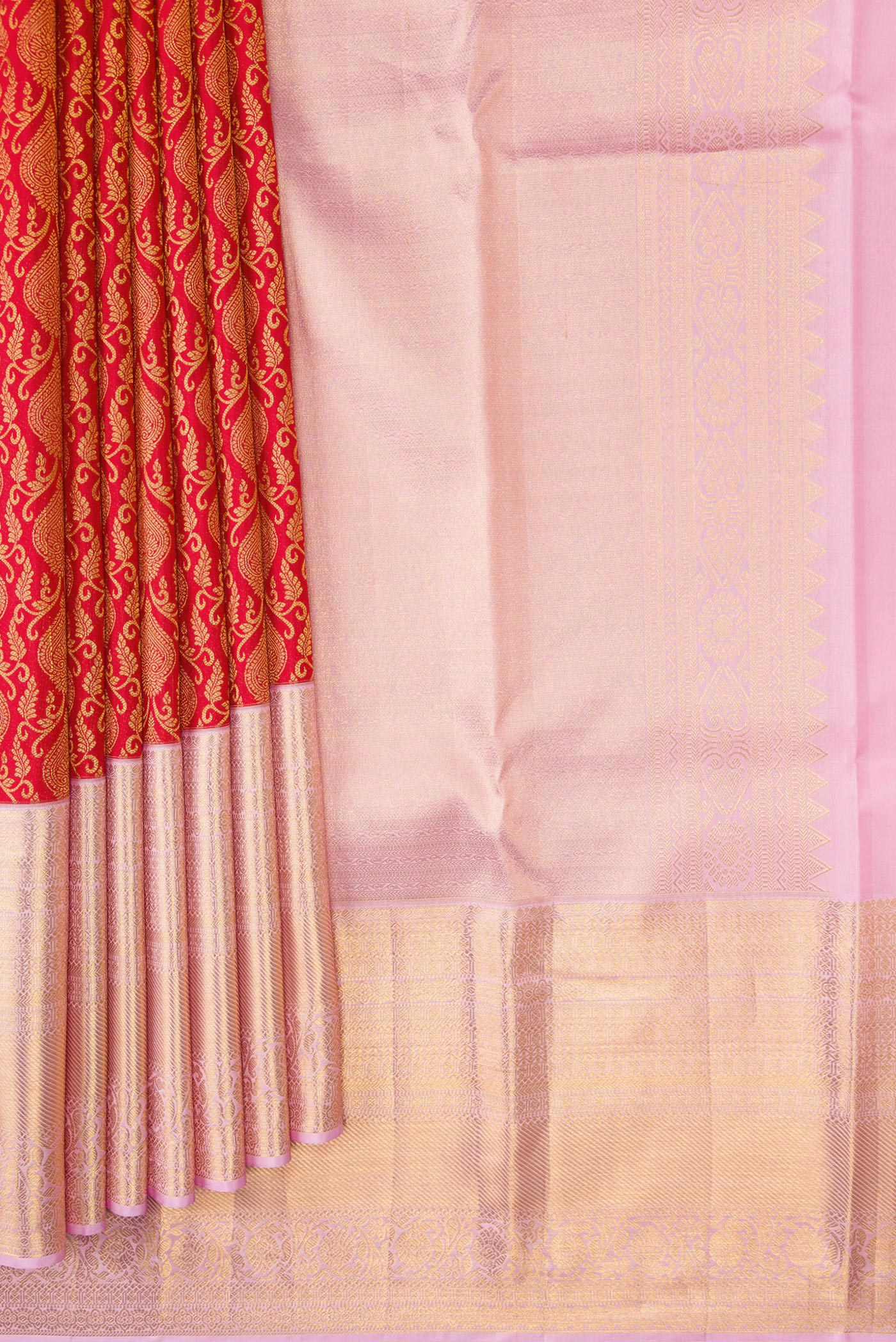 Pleats and pallu of Red Dual Tone Kanchipuram Silk Saree with Zari Brocade on the body and Zari Border. 