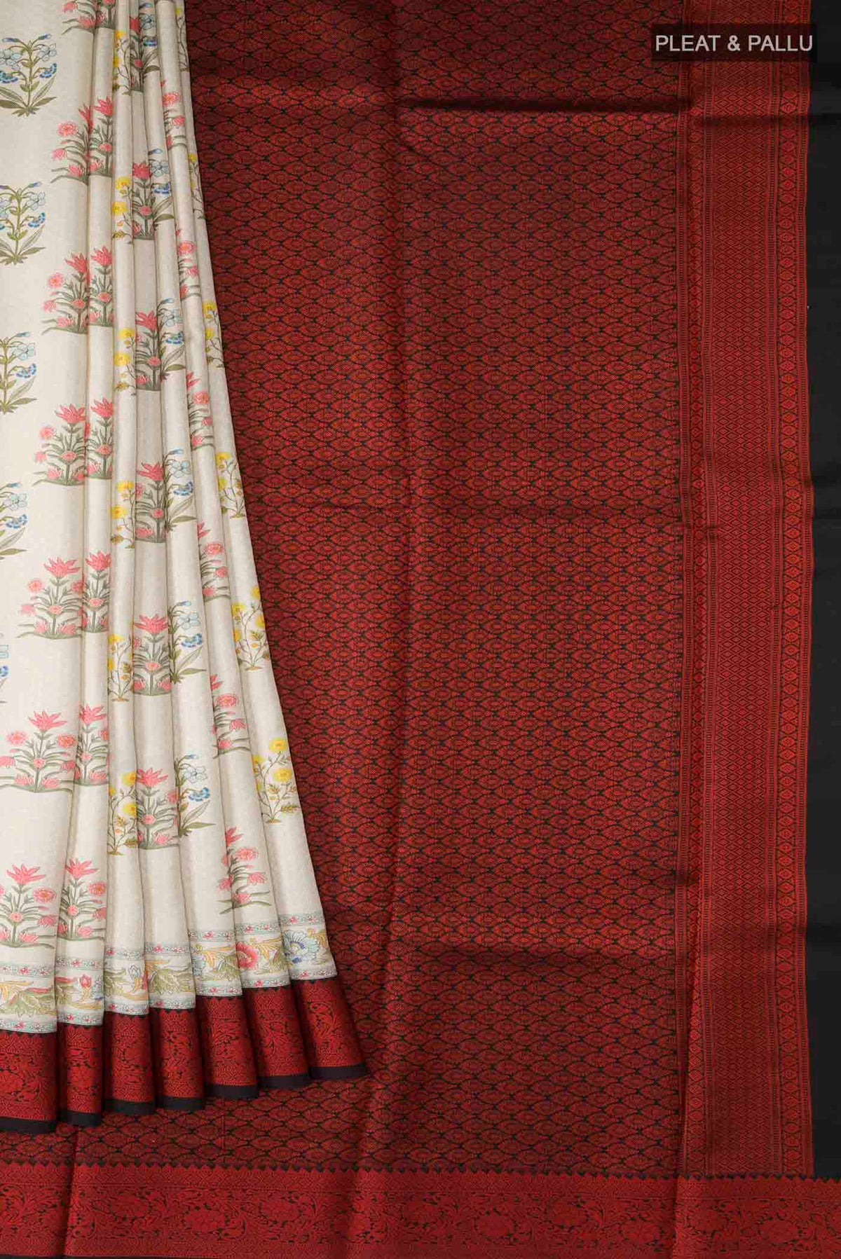 Pleats and pallu of Green Printed Silk Saree with Printed design on the body and Thread Border