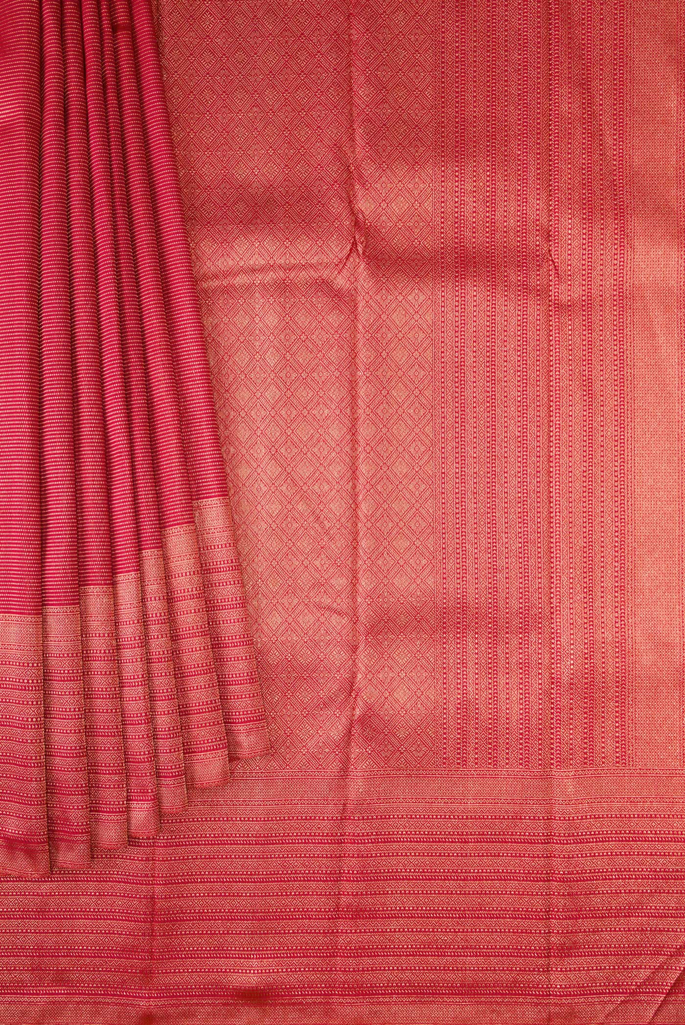 Pleats and pallu of Red Dual Tone Kanjivaram Silk Saree with Zari Brocade on the body and Zari Border. 