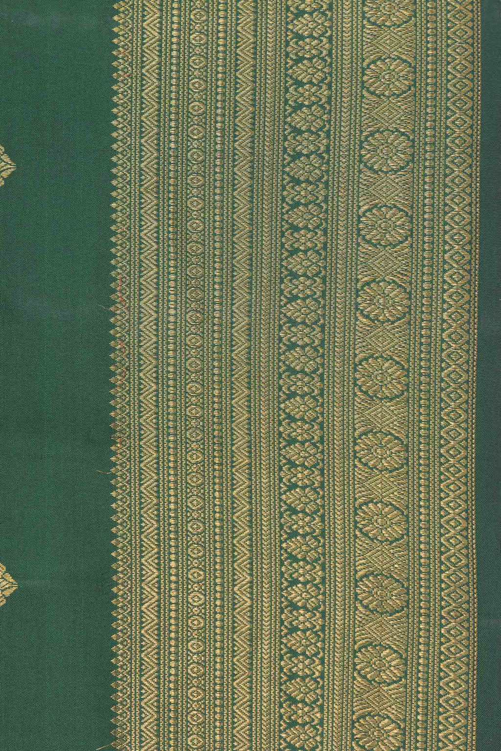 Border image of Green Dual Tone Kanchipuram Saree with Zari Butta on the body and Zari Border. 