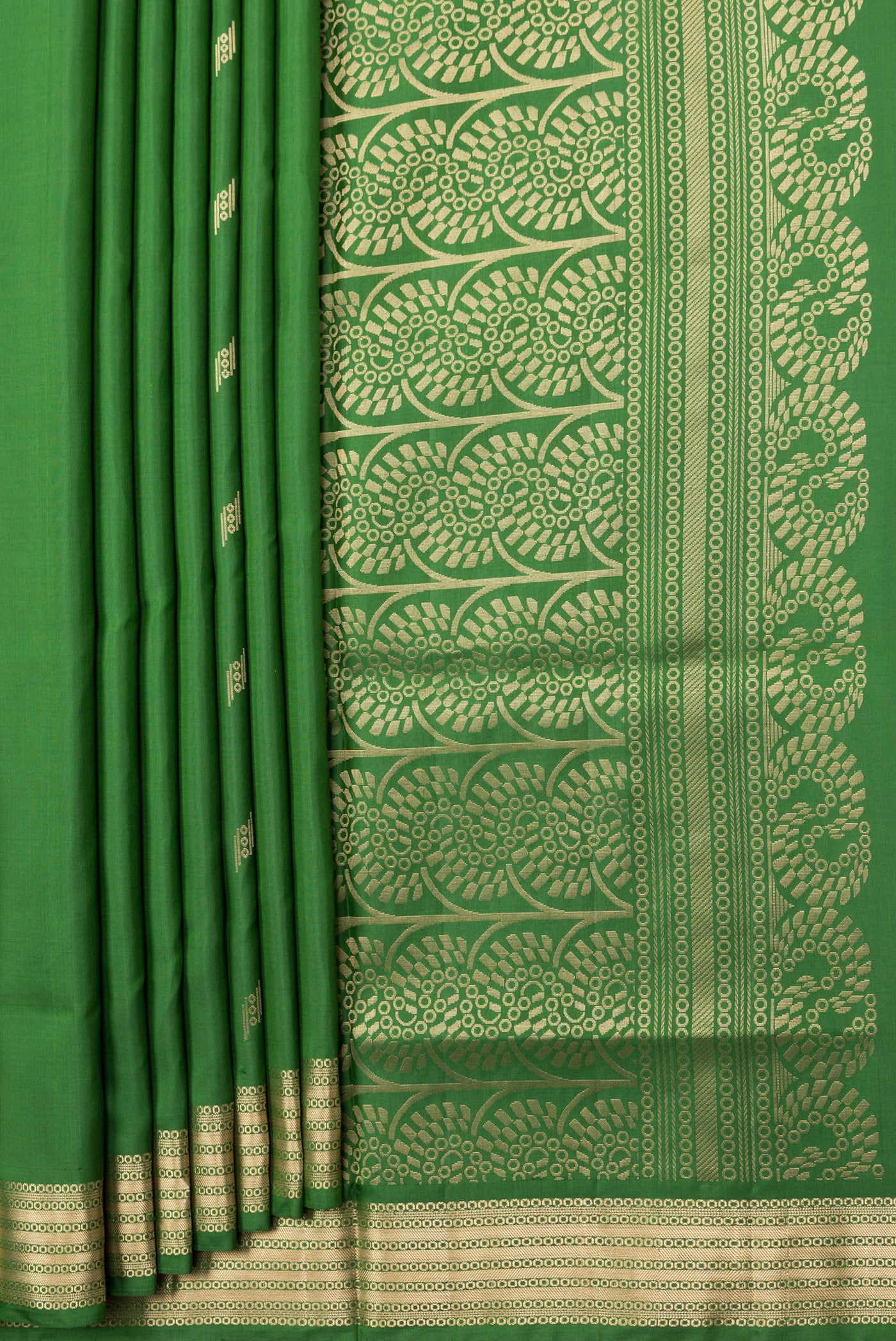 Pleats and pallu of Green Dual Tone Soft Silk Saree with Zari Butta on the body and Zari Border. 