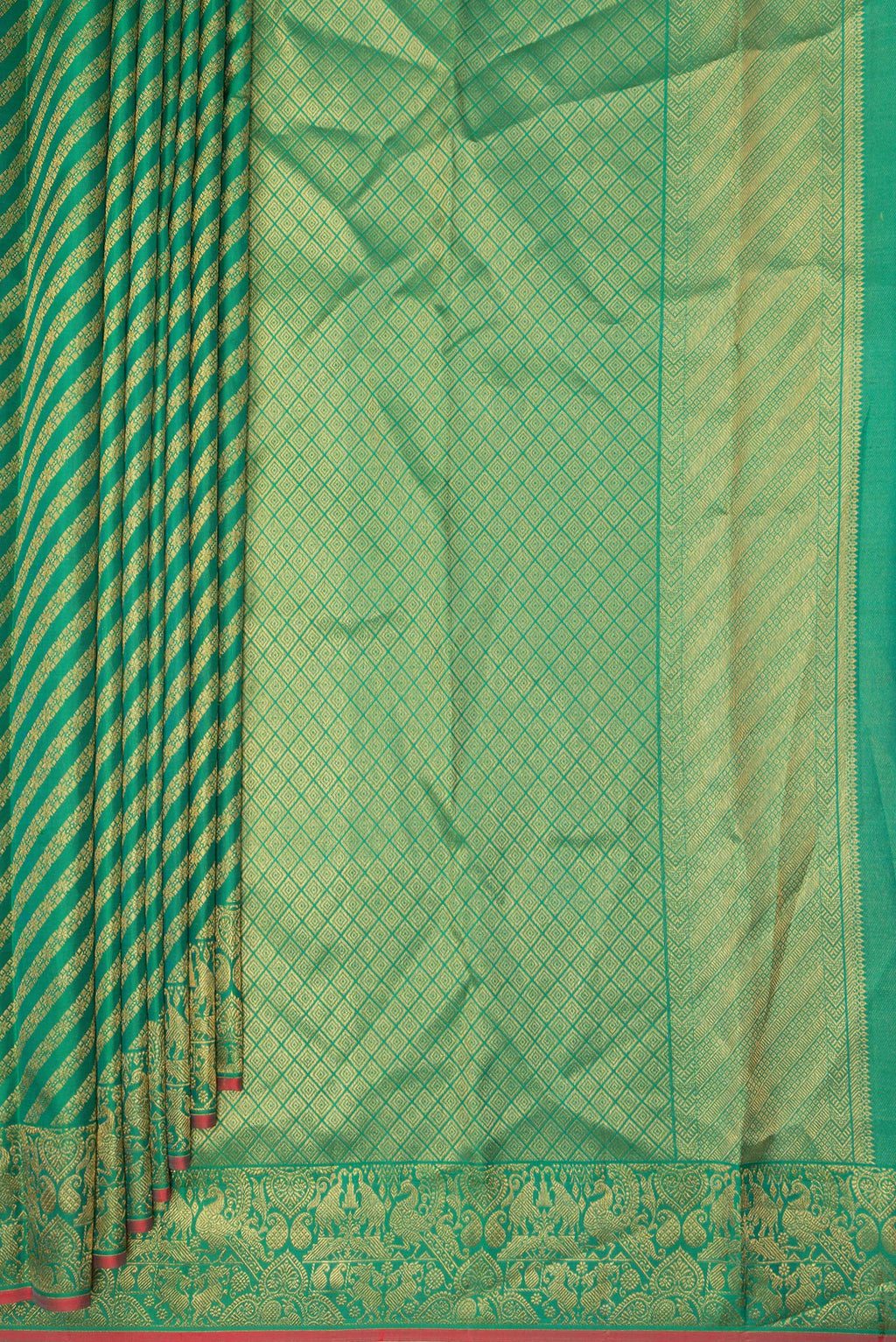 Pleats and pallu of Pure Silk Green Kanchipuram Saree with Zari Brocade on the body and Fancy Border. 