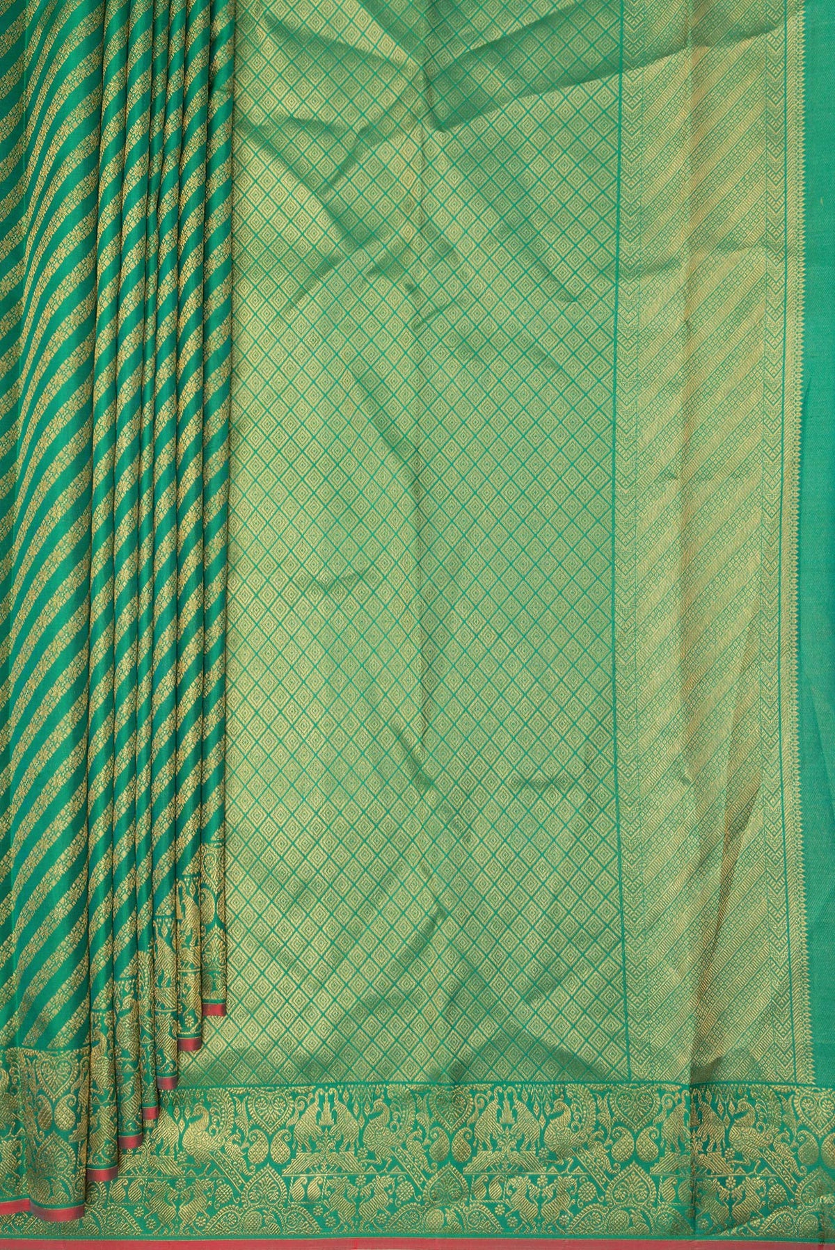 Pleats and pallu of Pure Silk Green Kanchipuram Saree with Zari Brocade on the body and Fancy Border. 
