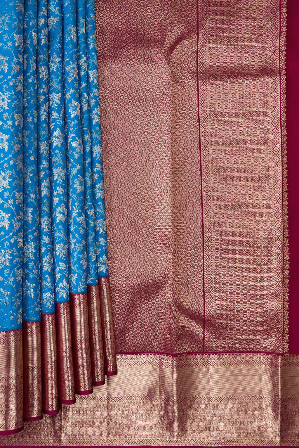 Pleats and pallu of Sky Blue Dual Tone Kanchipuram Silk Saree with Zari Brocade on the body and Zari Border. 
