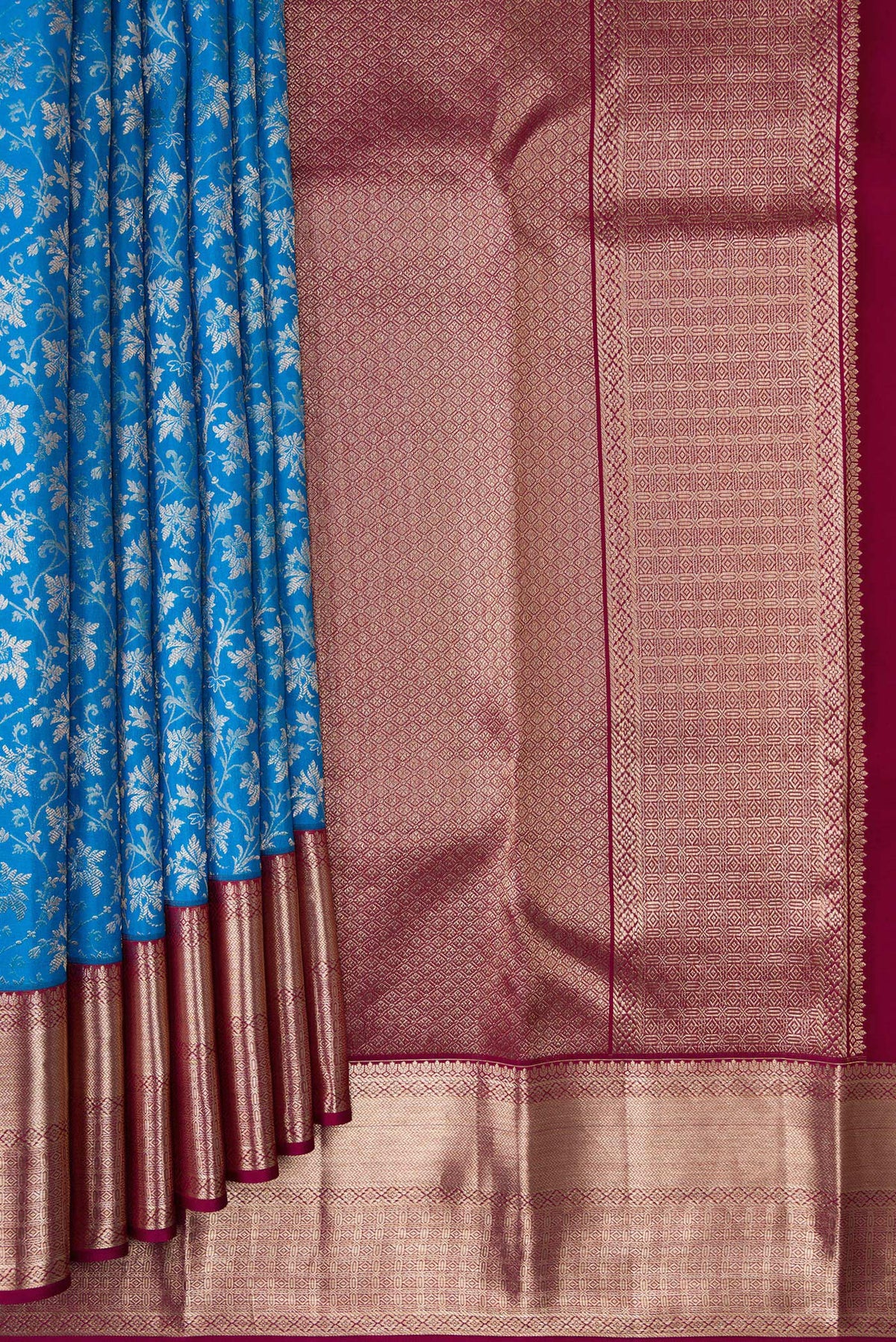 Pleats and pallu of Sky Blue Dual Tone Kanchipuram Silk Saree with Zari Brocade on the body and Zari Border. 