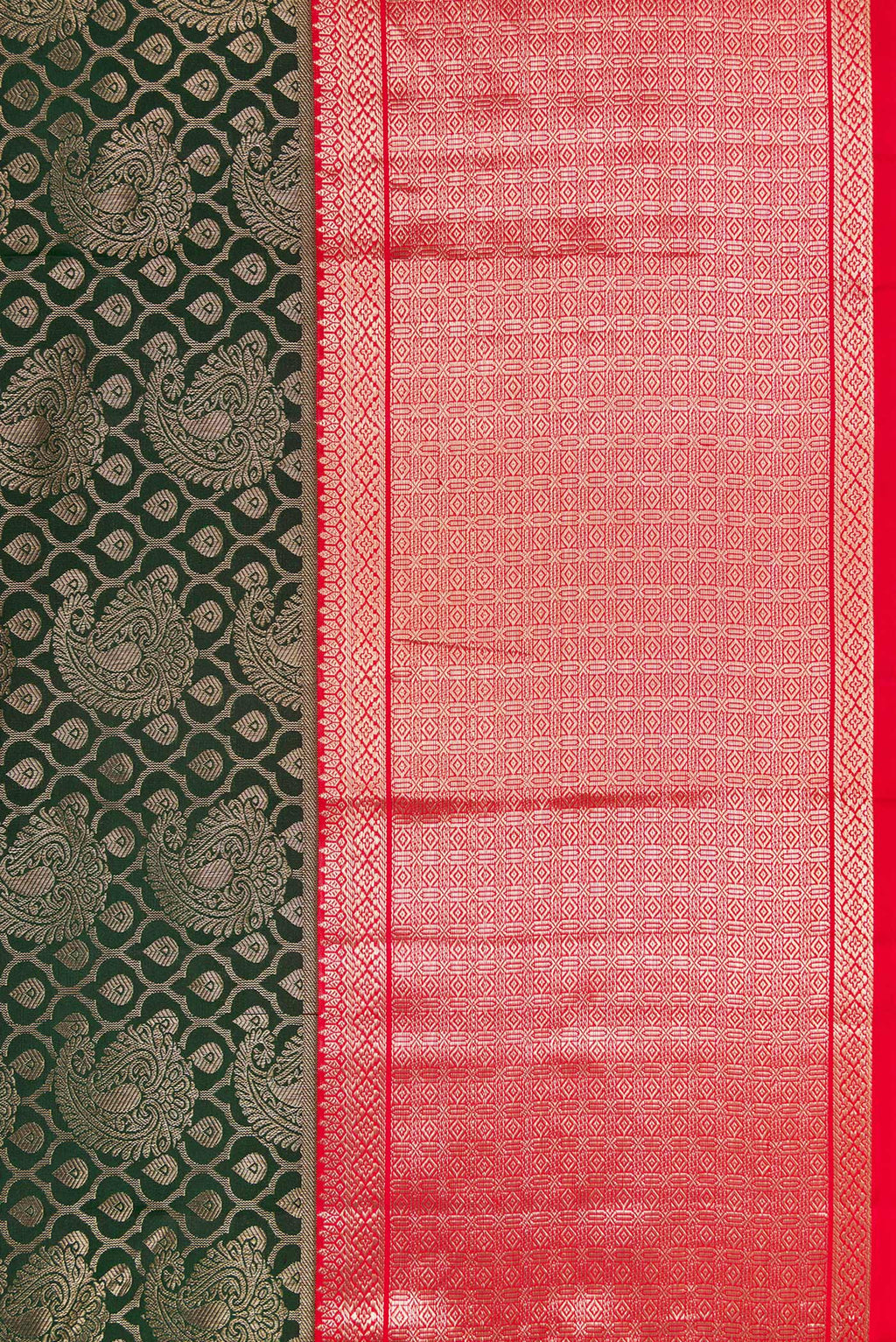 Border image of Bottle Green Dual Tone Kanchipuram Silk Saree with Zari Brocade on the body and Zari Border. 