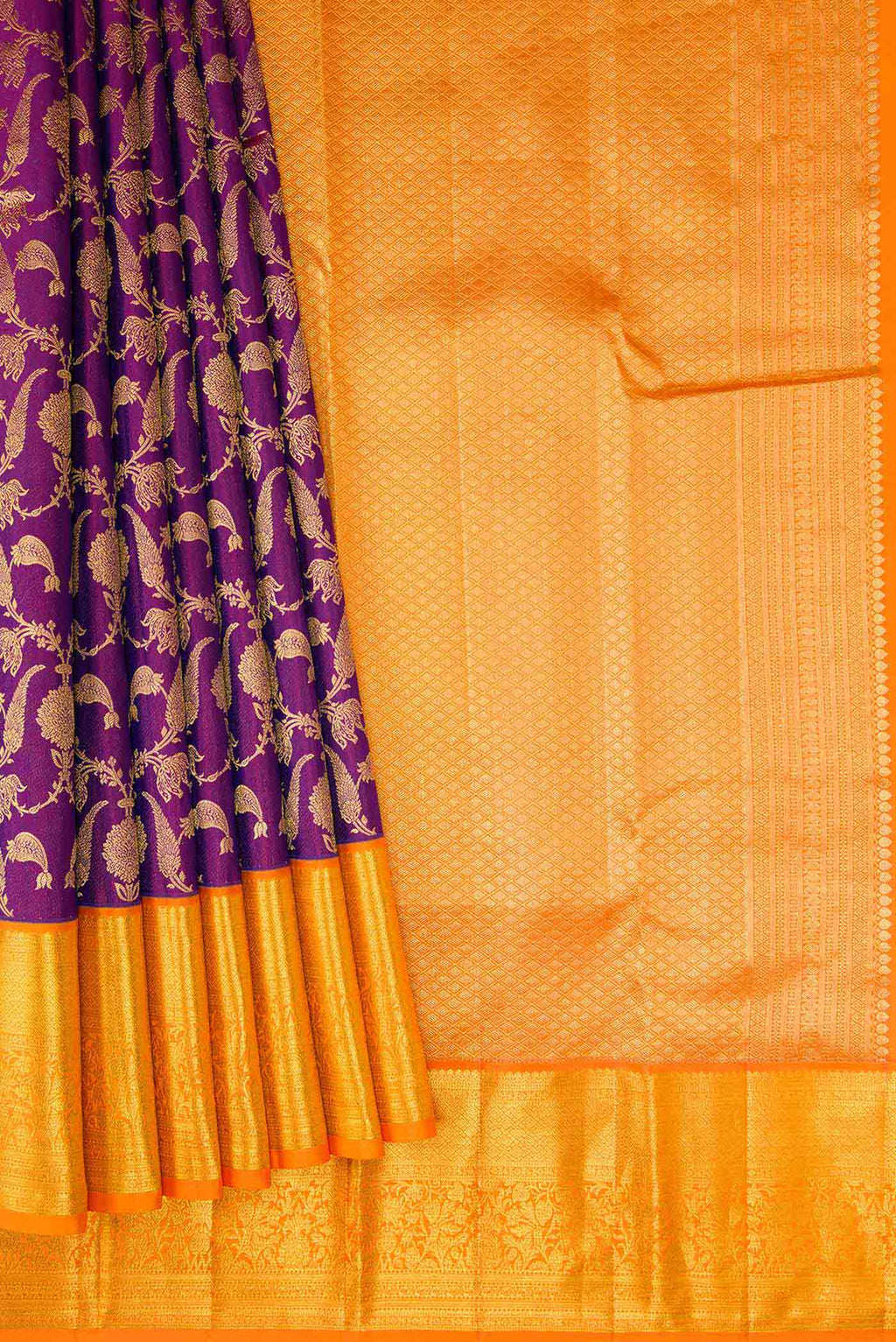 Pleats and pallu of Purple Dual Tone Kanchipuram Silk Saree with Zari Brocade on the body and Zari Border. 