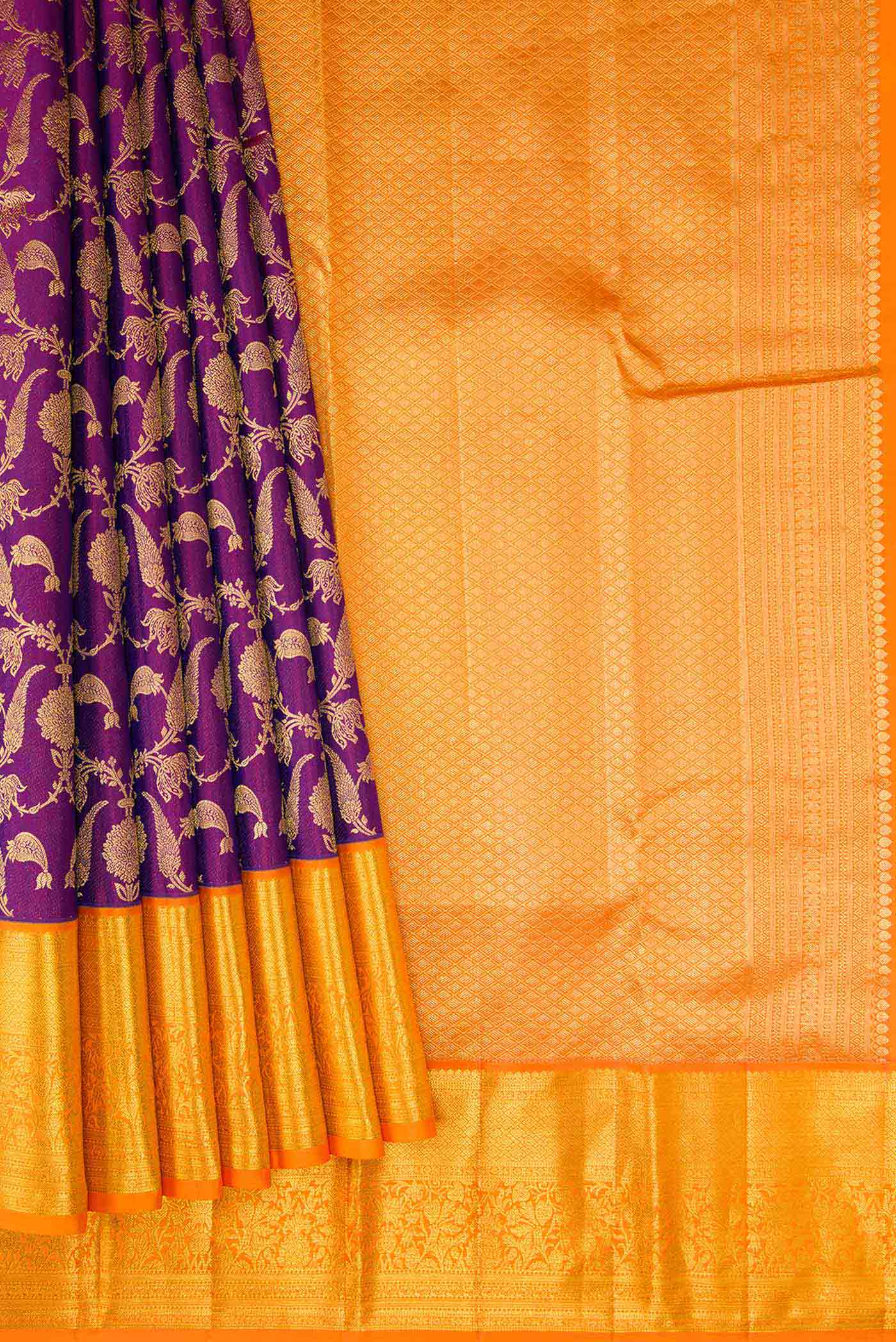 Pleats and pallu of Purple Dual Tone Kanchipuram Silk Saree with Zari Brocade on the body and Zari Border. 