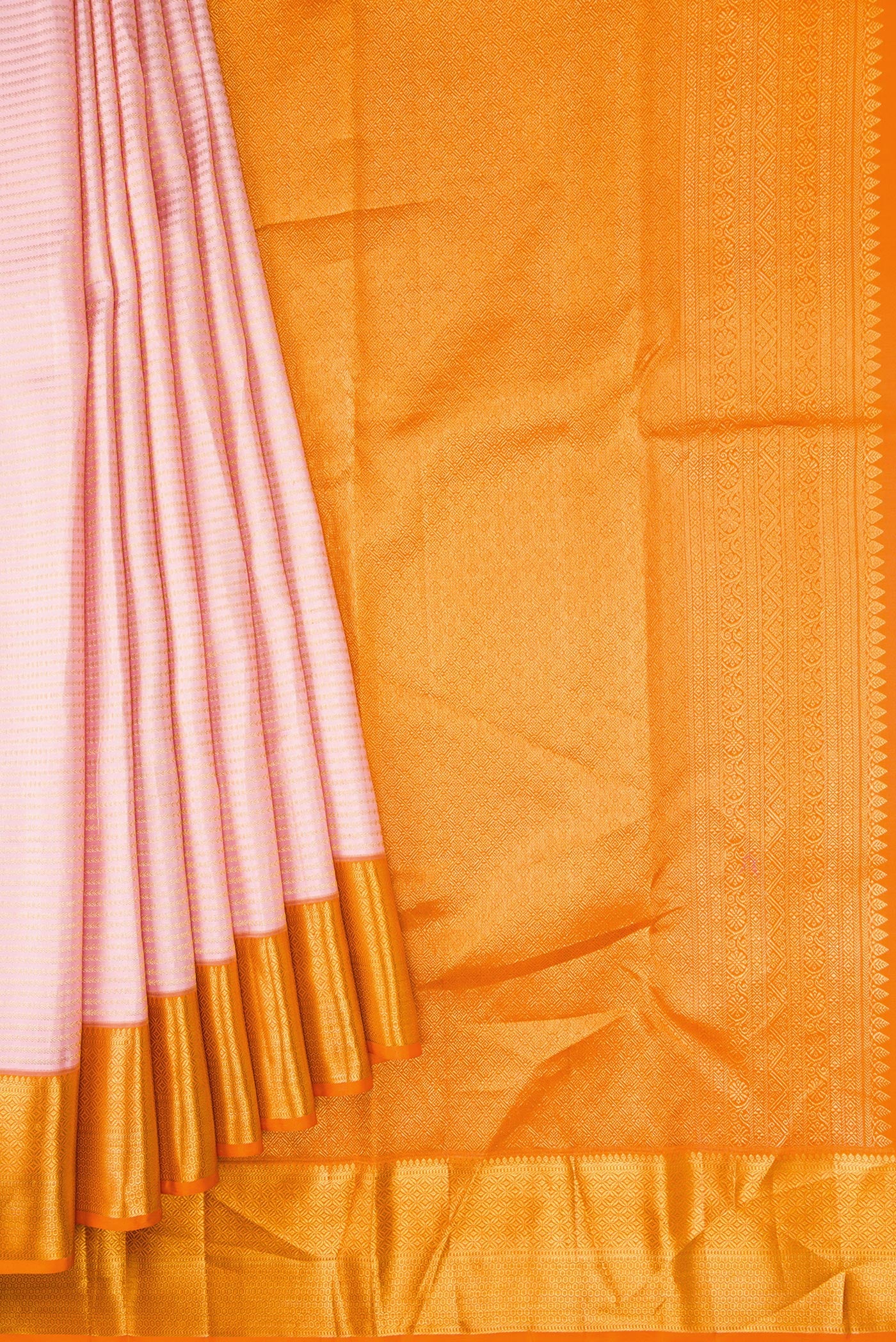 Pleats and pallu of Pink Dual Tone Kanchipuram Silk Saree with Zari Brocade on the body and Zari Border. 