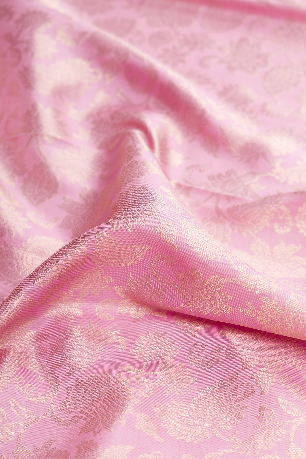 Close up of Lavender Dual Tone Kanjivaram Silk Saree with Zari Brocade on the body and Zari Border.  displaying folds