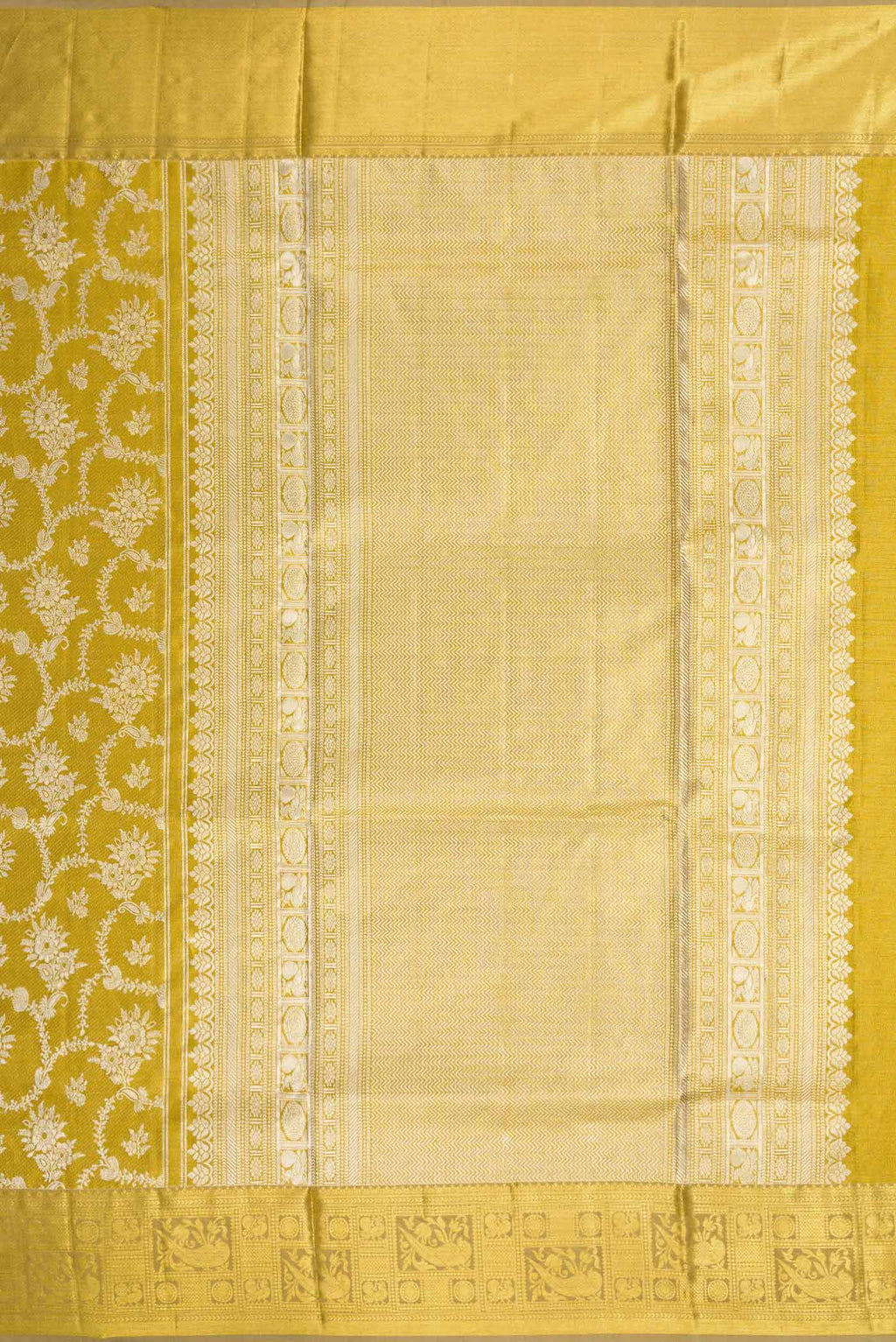 Close up image of the pallu of Gold Dual Tone Kanjivaram Tissue Silk Saree with Zari Brocade on the body and Zari Border. 