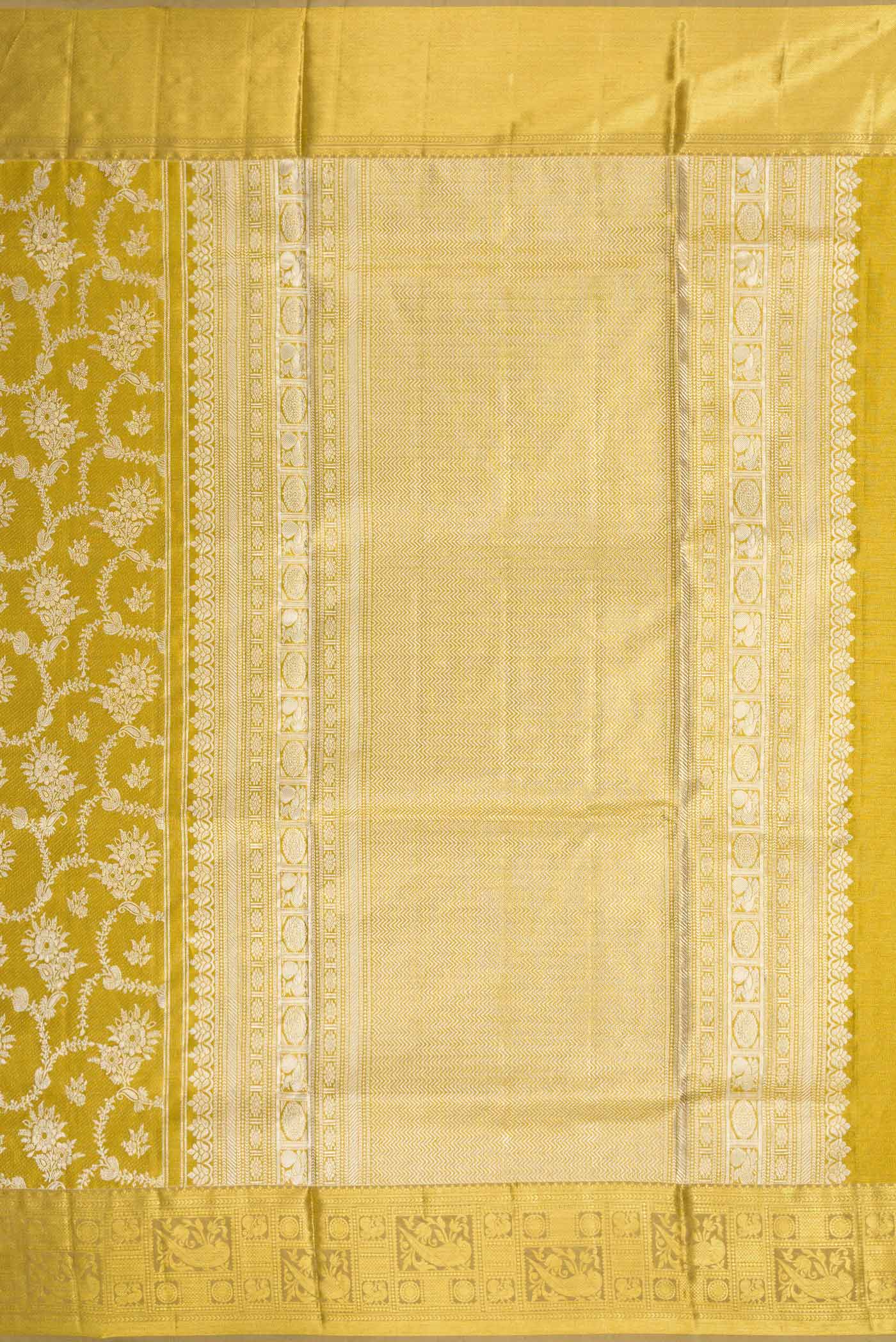 Close up image of the pallu of Gold Dual Tone Kanjivaram Tissue Silk Saree with Zari Brocade on the body and Zari Border. 