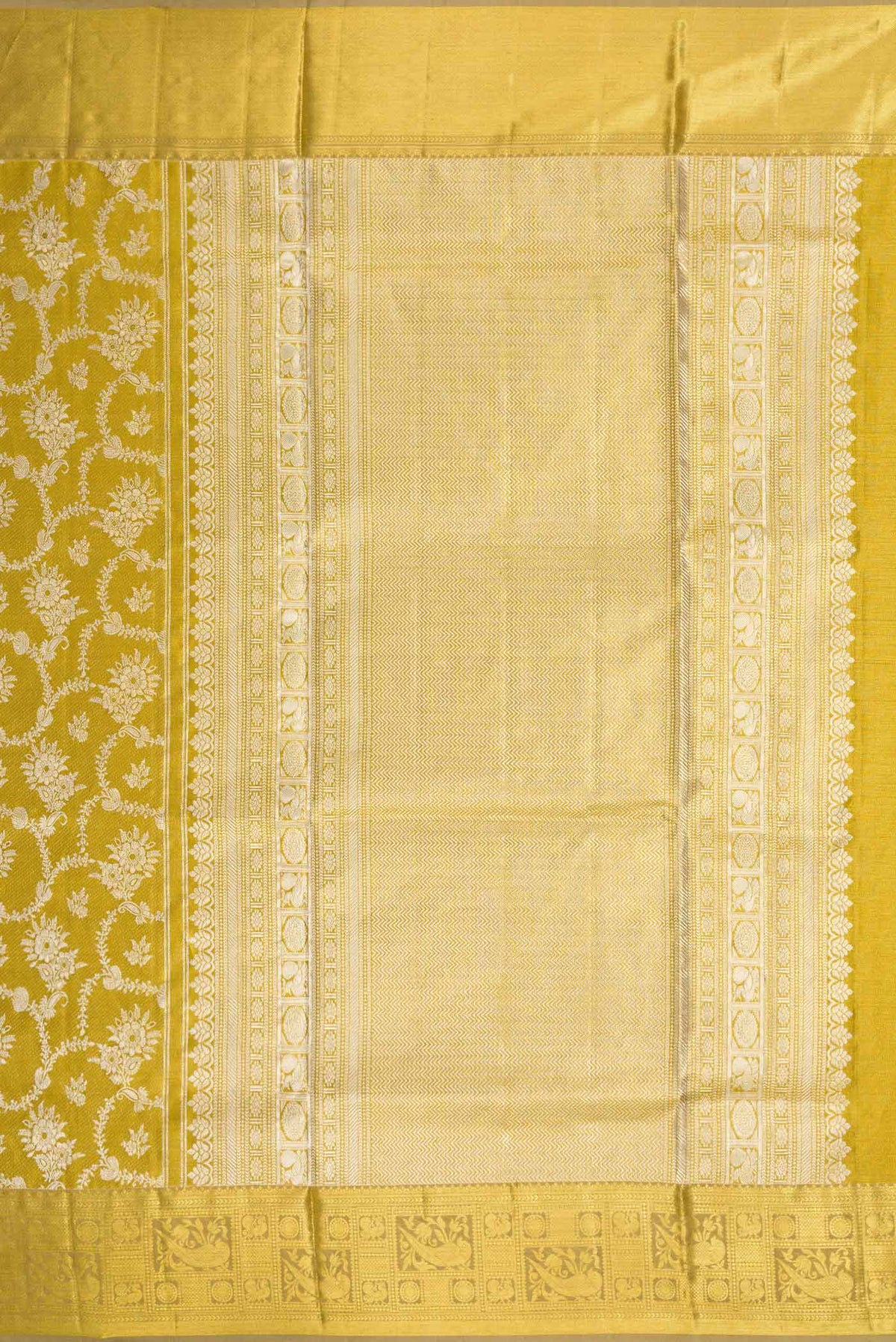 Close up image of the pallu of Gold Dual Tone Kanjivaram Tissue Silk Saree with Zari Brocade on the body and Zari Border. 