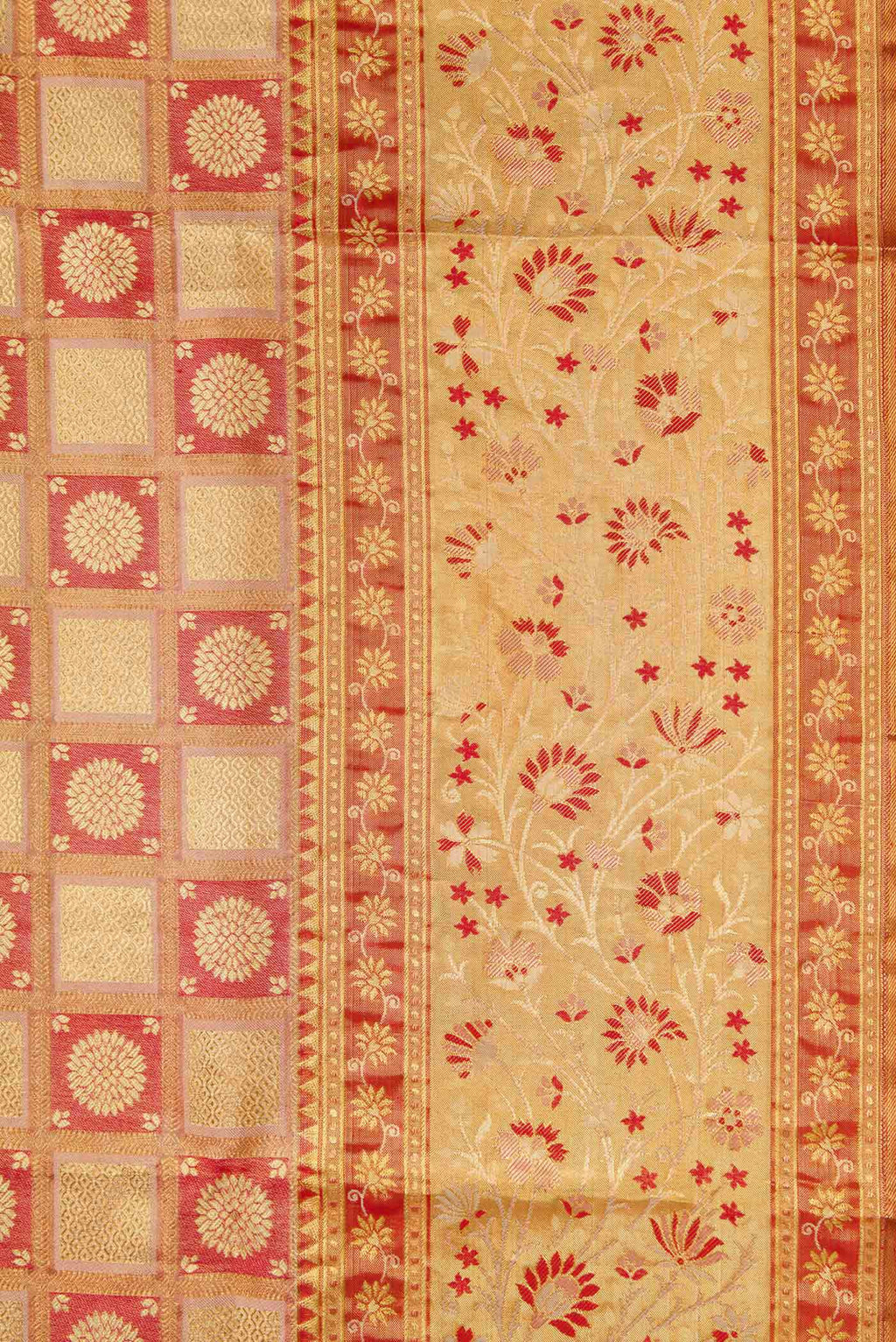 Border image of Red Dual Tone Kanchipuram Tissue Silk Saree with Zari Brocade on the body and Zari Border. 