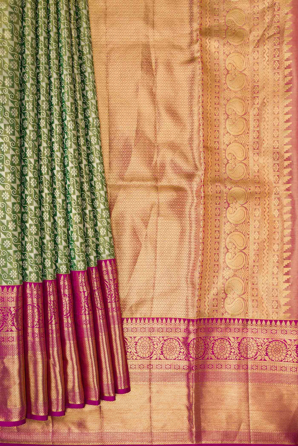 Pleats and pallu of Green Dual Tone Kanchipuram Tissue Silk Saree with Zari Brocade on the body and Zari Border. 