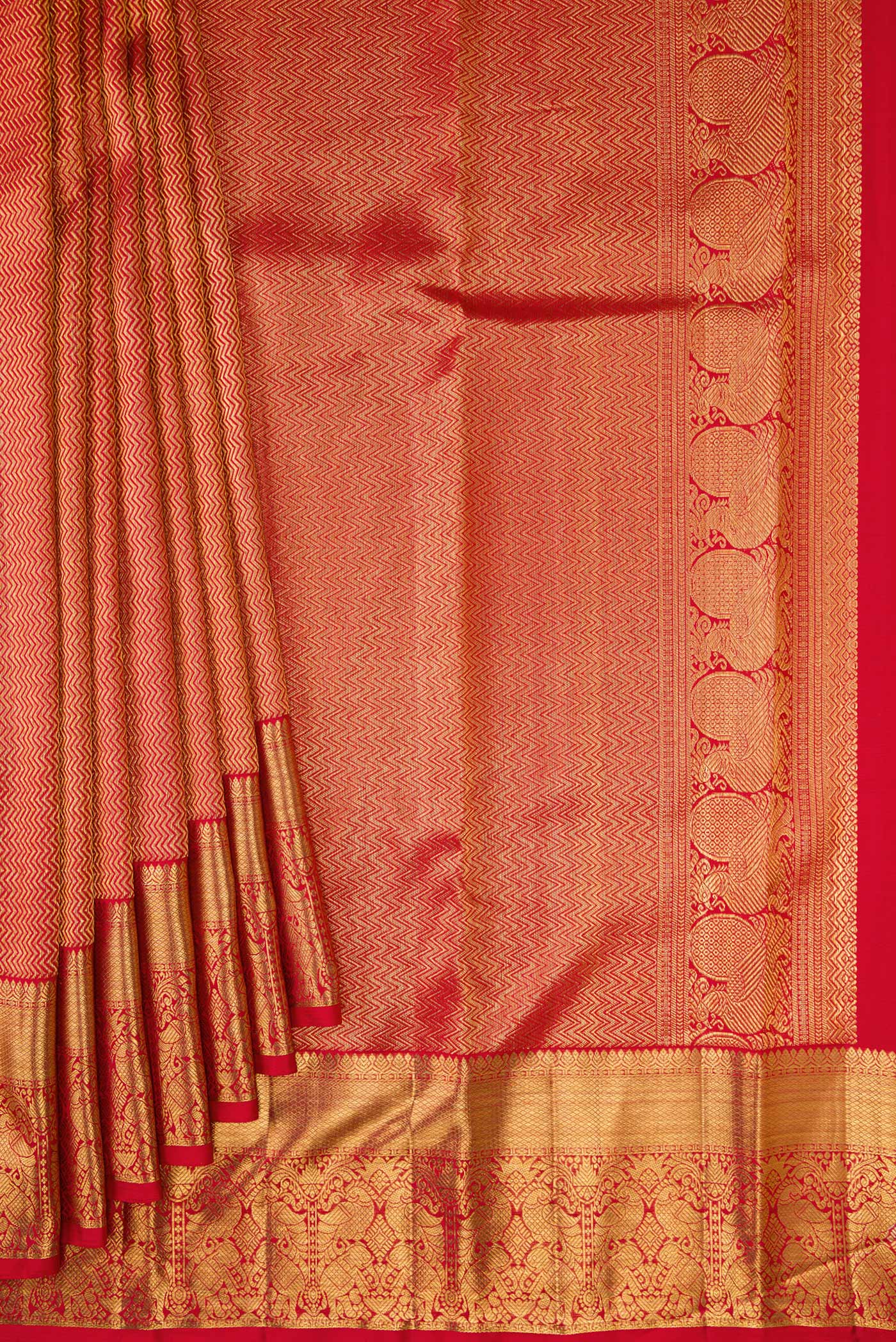 Pleats and pallu of Red Dual Tone Kanchipuram Silk Saree with Zari Brocade on the body and Zari Border. 