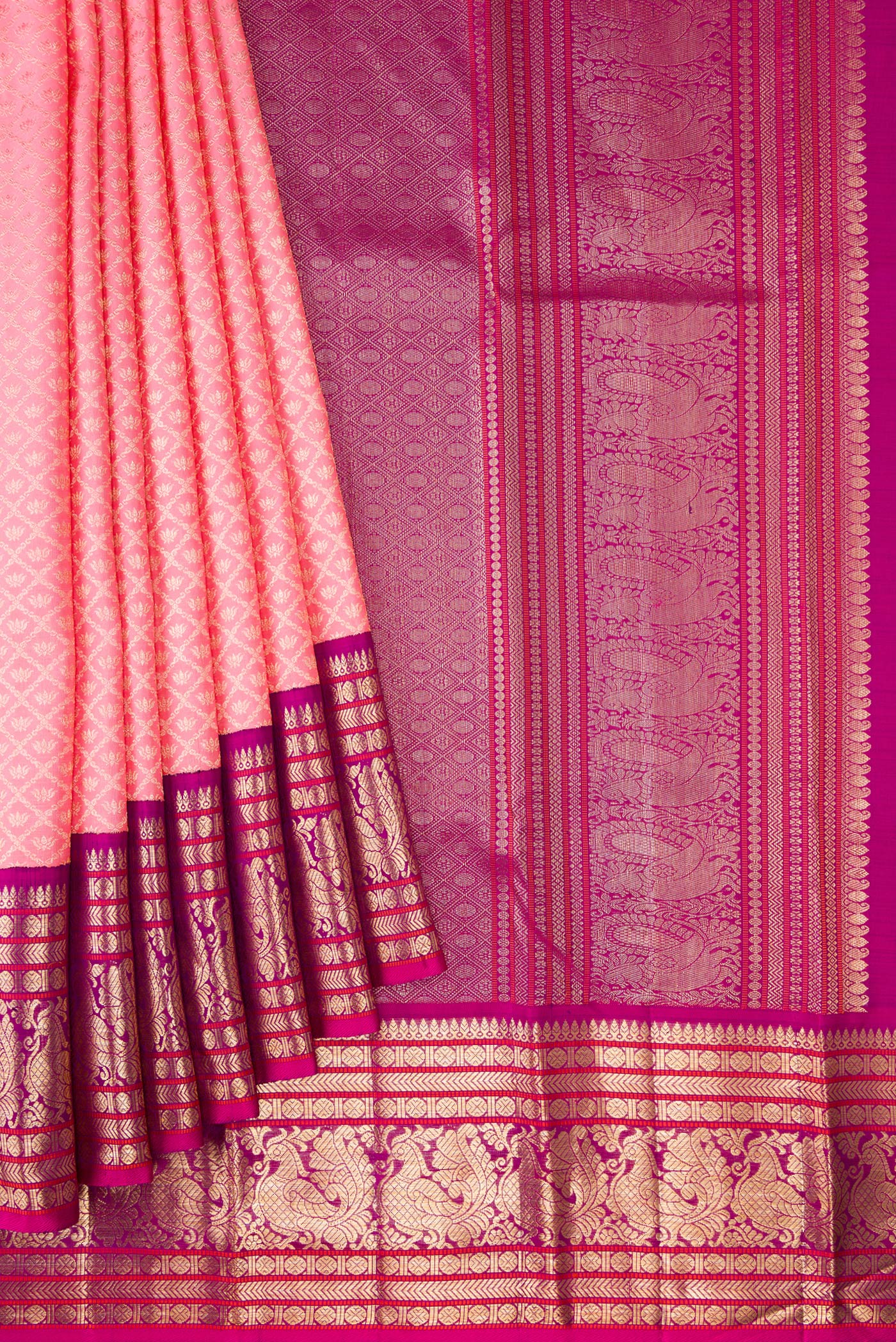 Pleats and pallu of Pink Dual Tone Kanchipuram Silk Saree with Zari Brocade on the body and Zari Border. 