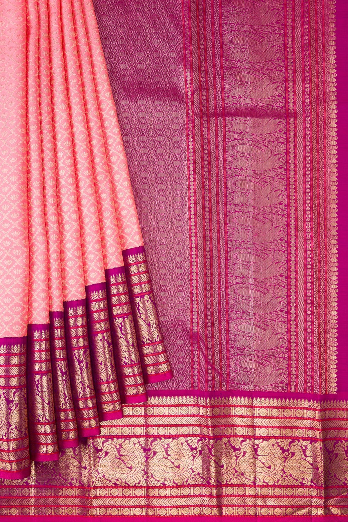 Pleats and pallu of Pink Dual Tone Kanchipuram Silk Saree with Zari Brocade on the body and Zari Border. 
