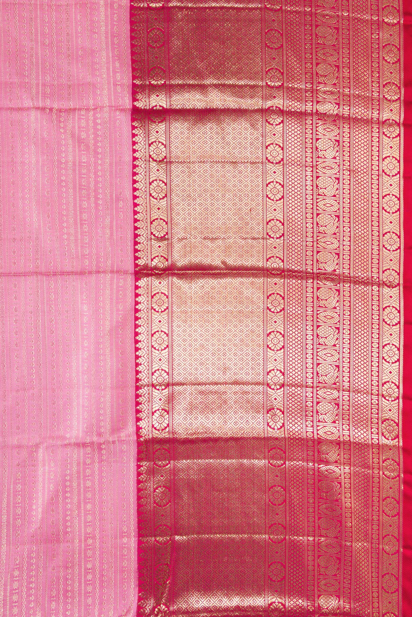 Border image of Pink Dual Tone Kanchipuram Silk Saree with Zari Brocade on the body and Zari Border. 
