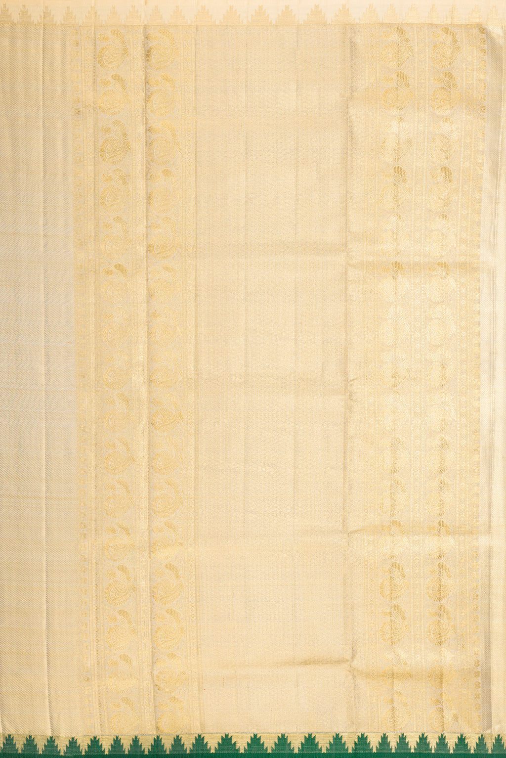 Close up image of the pallu of Gold Dual Tone Kanjivaram Tissue Silk Saree with Zari Brocade on the body and Temple Border. 