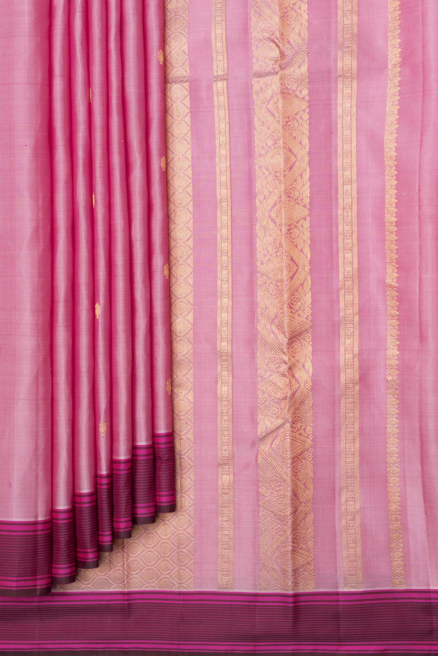 Pleats and pallu of Pink Dual Tone Kanchipuram Saree with Zari Butta on the body and Thread Border. 