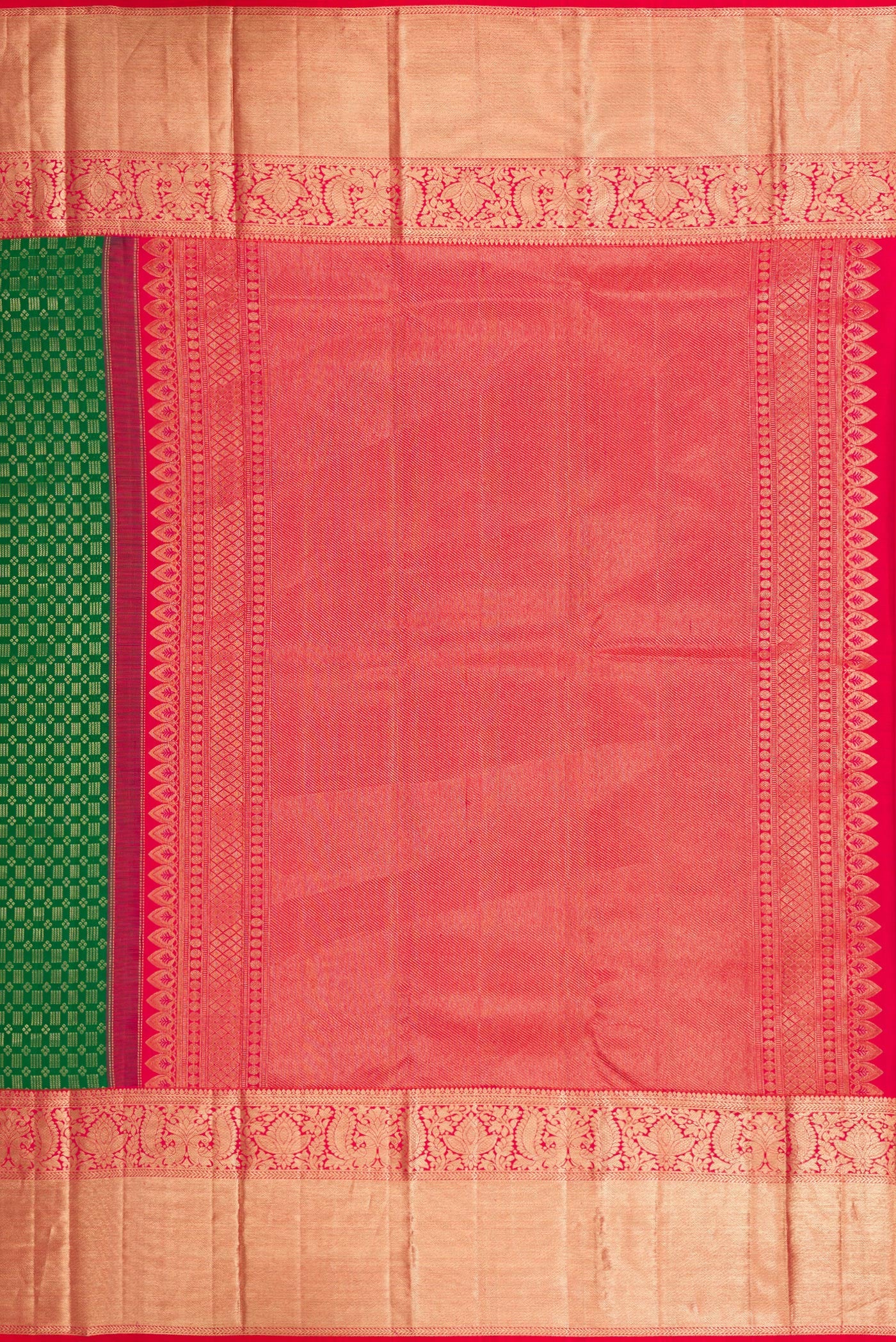 Close up image of the pallu of Green Dual Tone Kanjivaram Silk Saree with Zari Brocade on the body and Zari Border. 