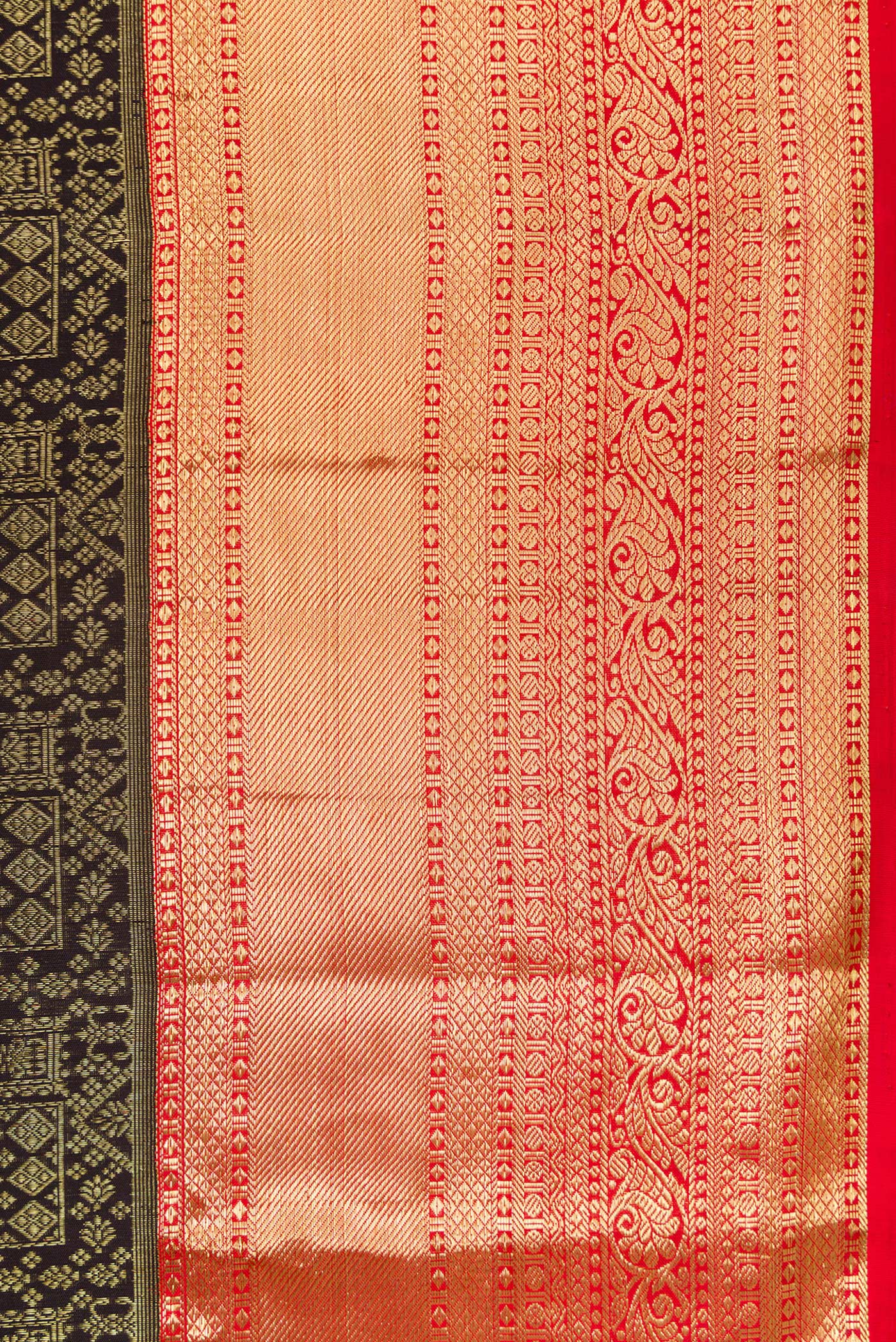 Border image of Black Dual Tone Kanjivaram Silk Saree with Zari Brocade on the body and Zari Border. 
