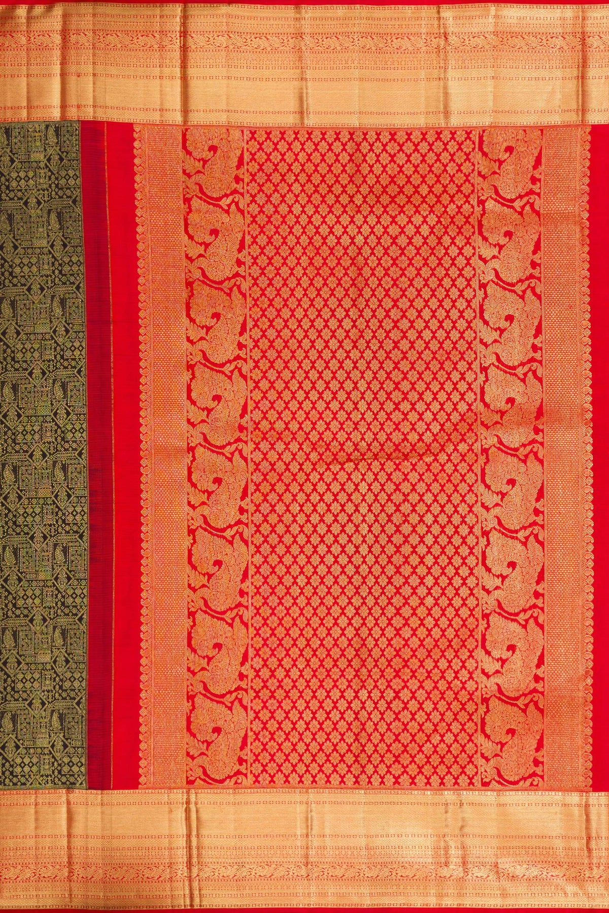 Close up image of the pallu of Black Dual Tone Kanjivaram Silk Saree with Zari Brocade on the body and Zari Border. 