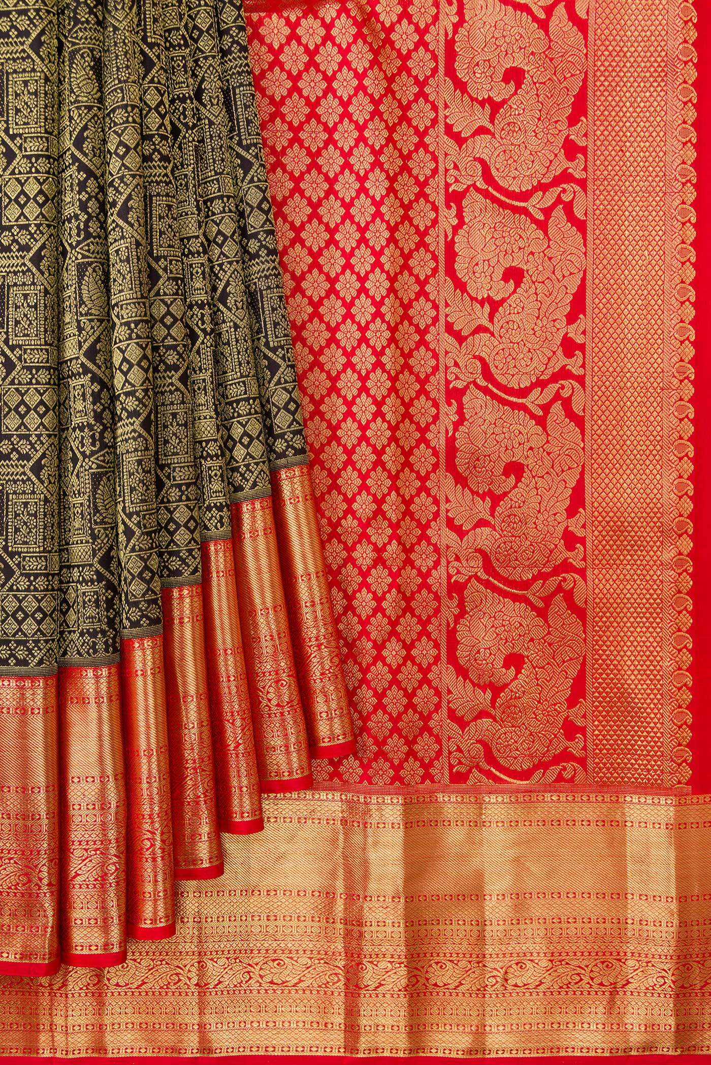 Pleats and pallu of Black Dual Tone Kanjivaram Silk Saree with Zari Brocade on the body and Zari Border. 