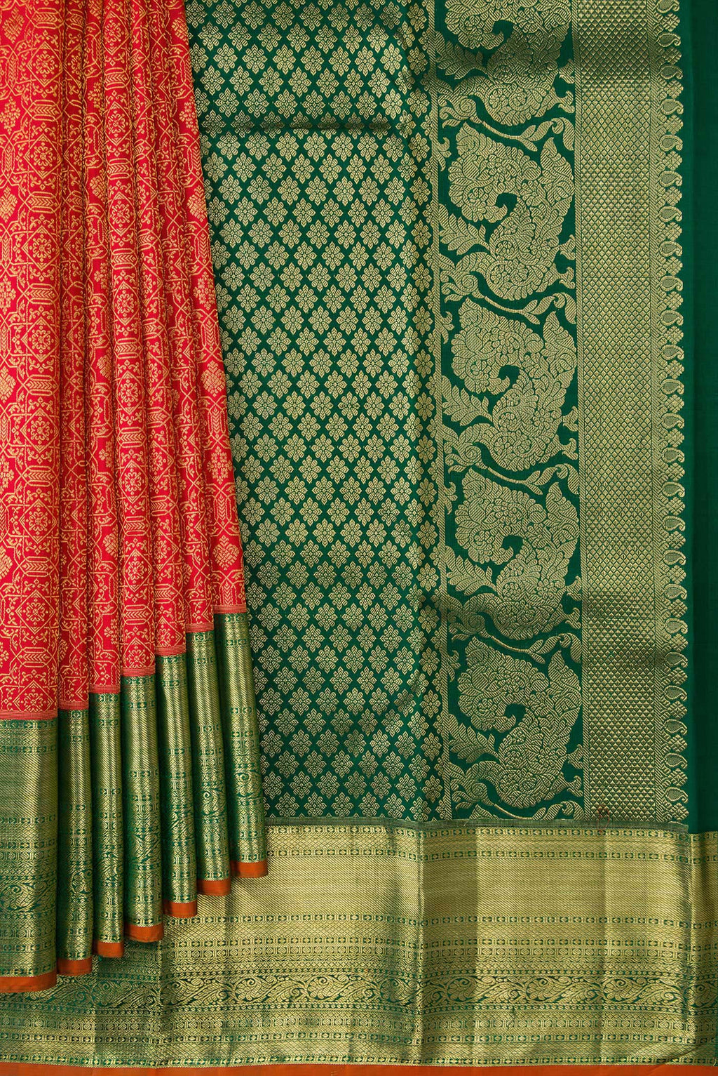 Pleats and pallu of Red Dual Tone Kanjivaram Silk Saree with Zari Brocade on the body and Zari Border. 