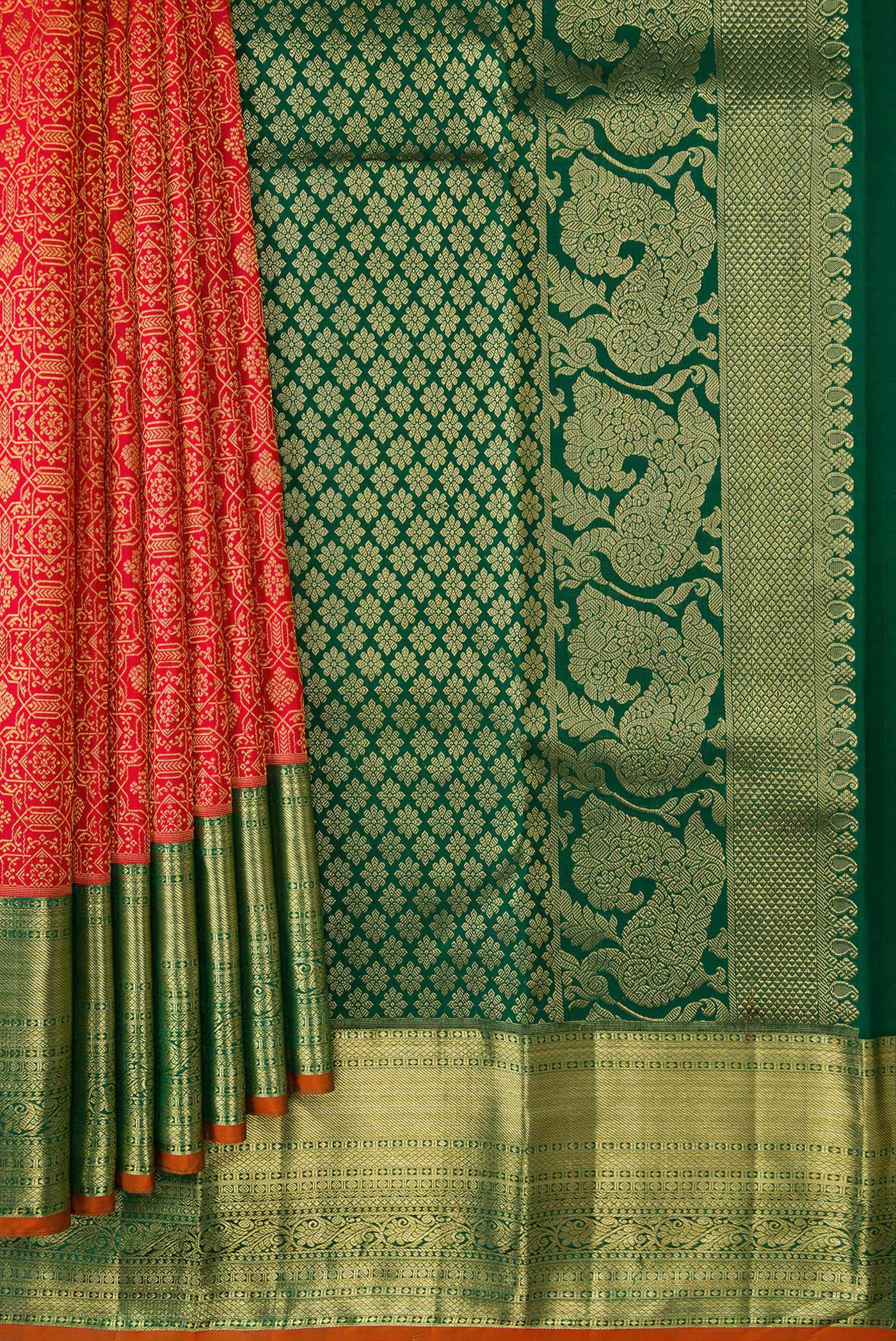 Pleats and pallu of Red Dual Tone Kanjivaram Silk Saree with Zari Brocade on the body and Zari Border. 