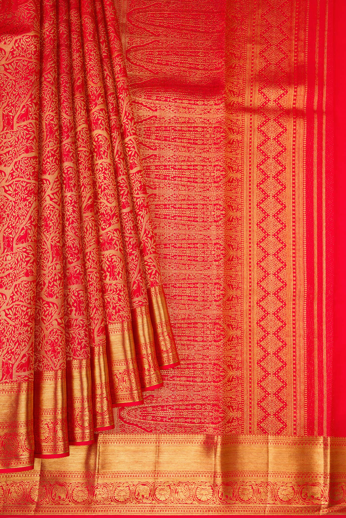 Pleats and pallu of Red Dual Tone Kanjivaram Silk Saree with Zari Brocade on the body and Zari Border. 