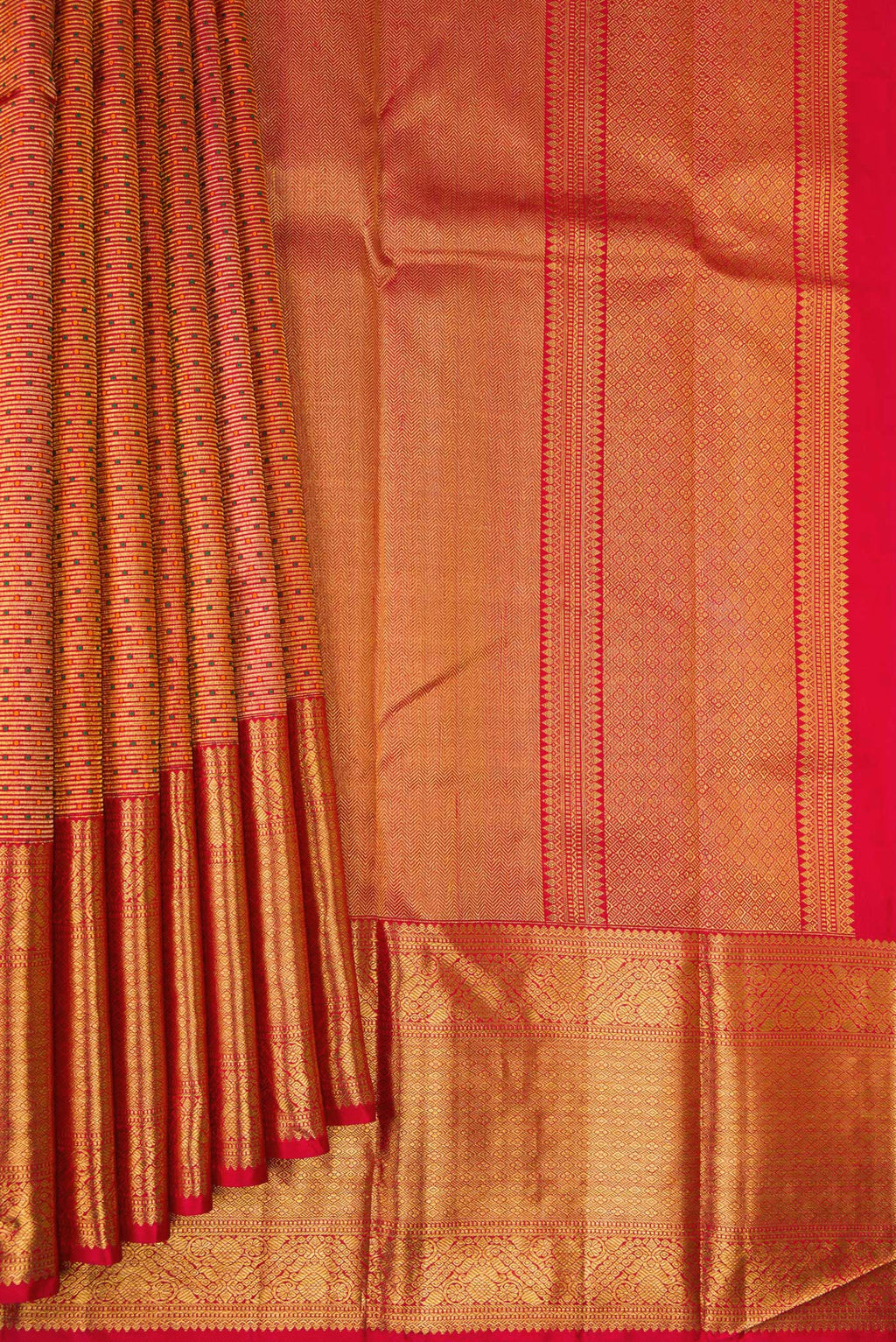 Pleats and pallu of Red Dual Tone Kanchipuram Silk Saree with Zari Brocade on the body and Zari Border. 