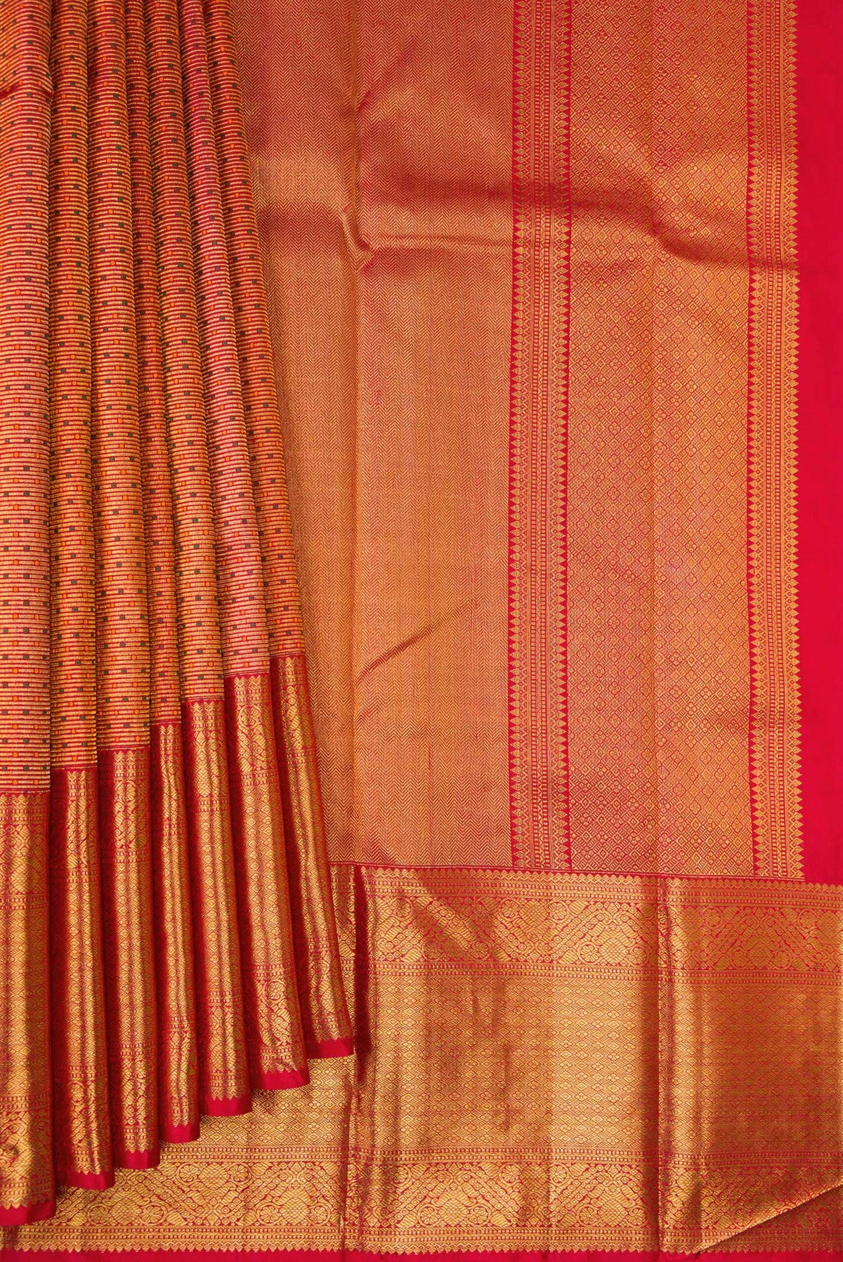 Pleats and pallu of Red Dual Tone Kanchipuram Silk Saree with Zari Brocade on the body and Zari Border. 