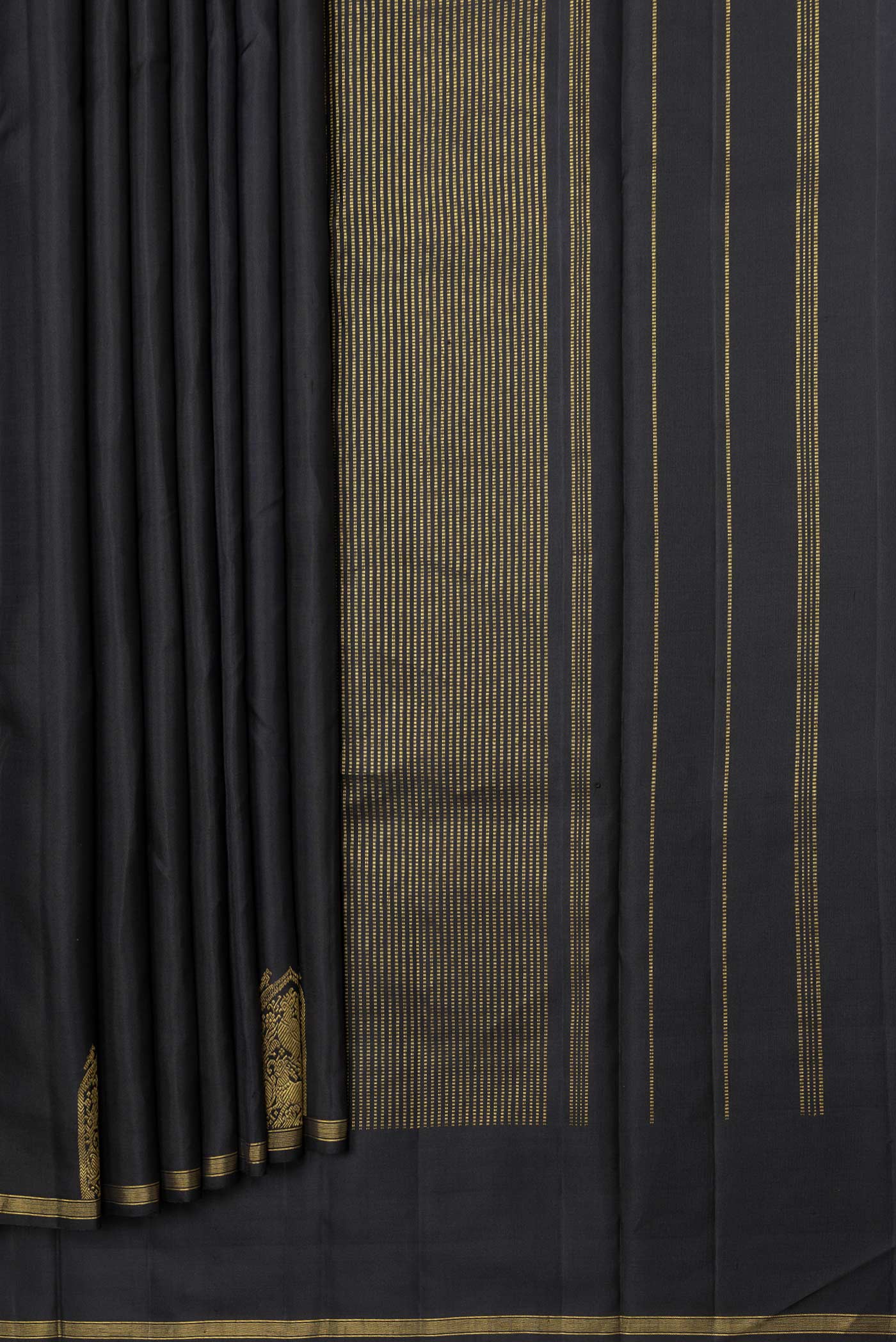 Pleats and pallu of Black Dual Tone Kanchipuram Saree with Plain Body and Fancy Border. 