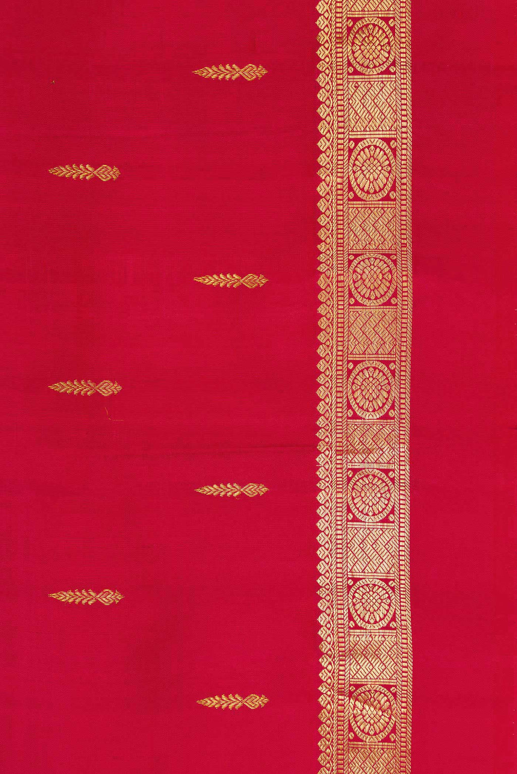 Border image of Maroon Dual Tone Kanchipuram Silk Saree with Zari Butta on the body and Zari Border. 