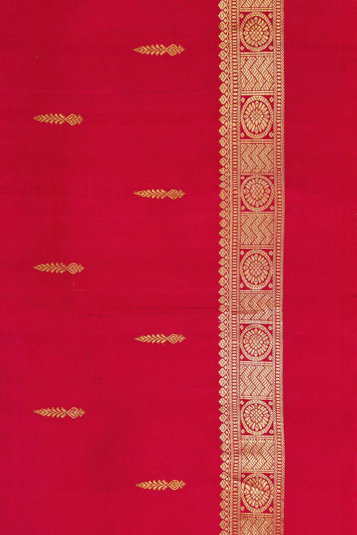 Border image of Maroon Dual Tone Kanchipuram Silk Saree with Zari Butta on the body and Zari Border. 